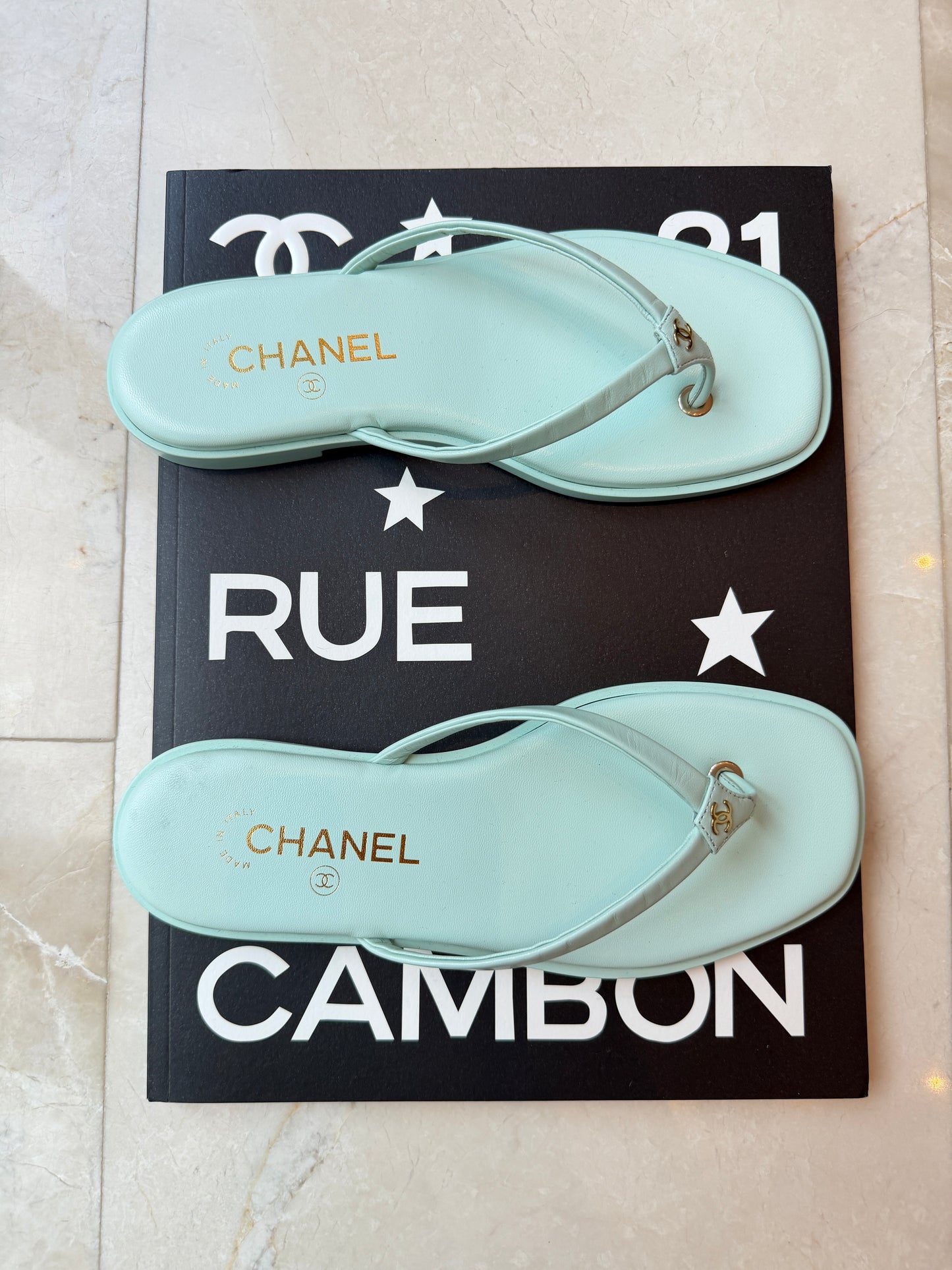 Chanel 2026 MÉTIERS D’ART Turquoise Leather Gold CC Logo Flip Flops Slides Flat Sandals Thongs