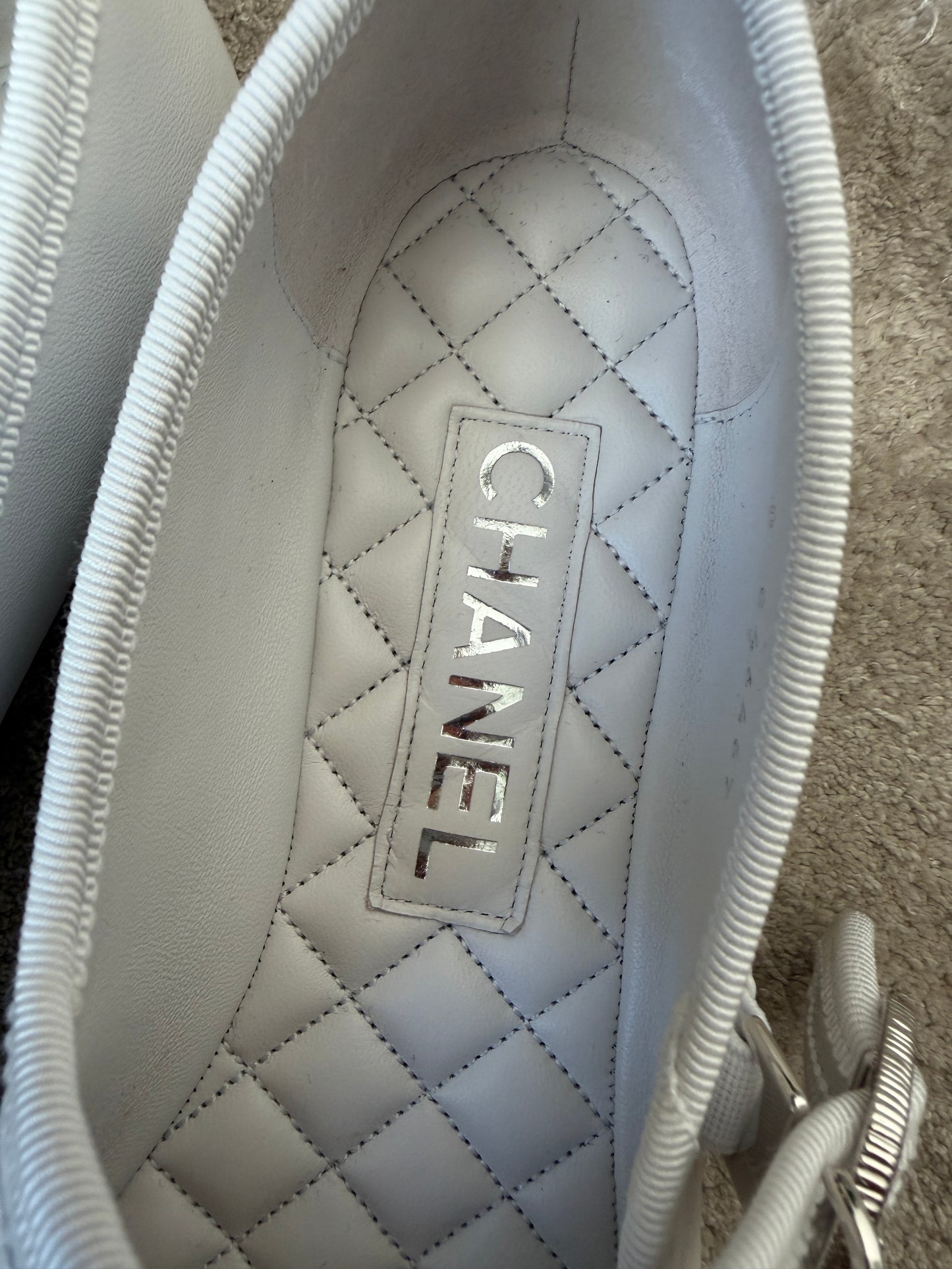 CHANEL CC LOGO WHITE LEATHER CAP TOE MARYJANE BALLET FLATS WITH SILVER BUCKLE BALLERINA