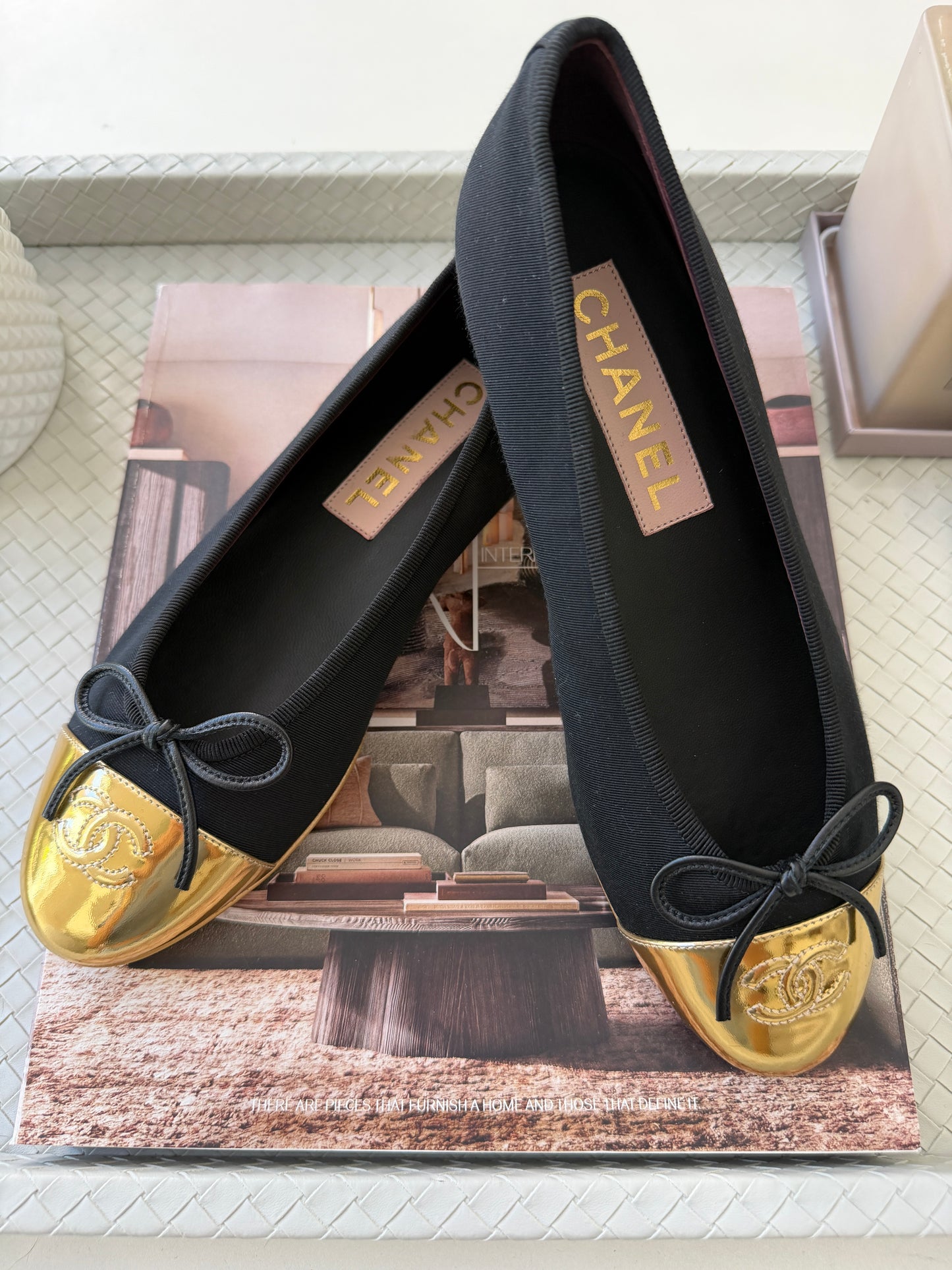 CHANEL GOLD METALLIC GROSGRAIN CC LOGO CAPTOE BLACK FABRIC BALLET FLATS SHOES