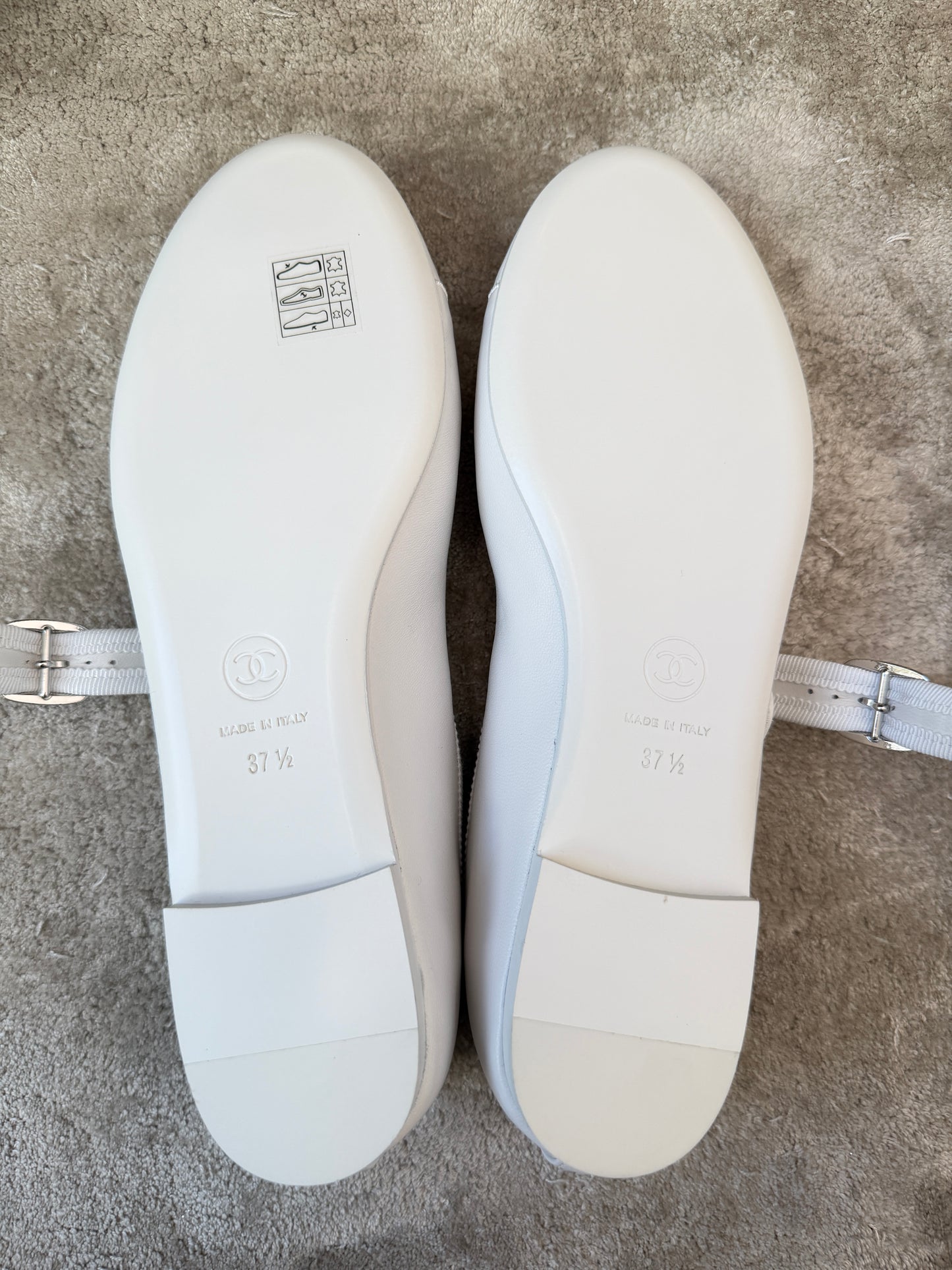 CHANEL CC LOGO WHITE LEATHER CAP TOE MARYJANE BALLET FLATS WITH SILVER BUCKLE BALLERINA
