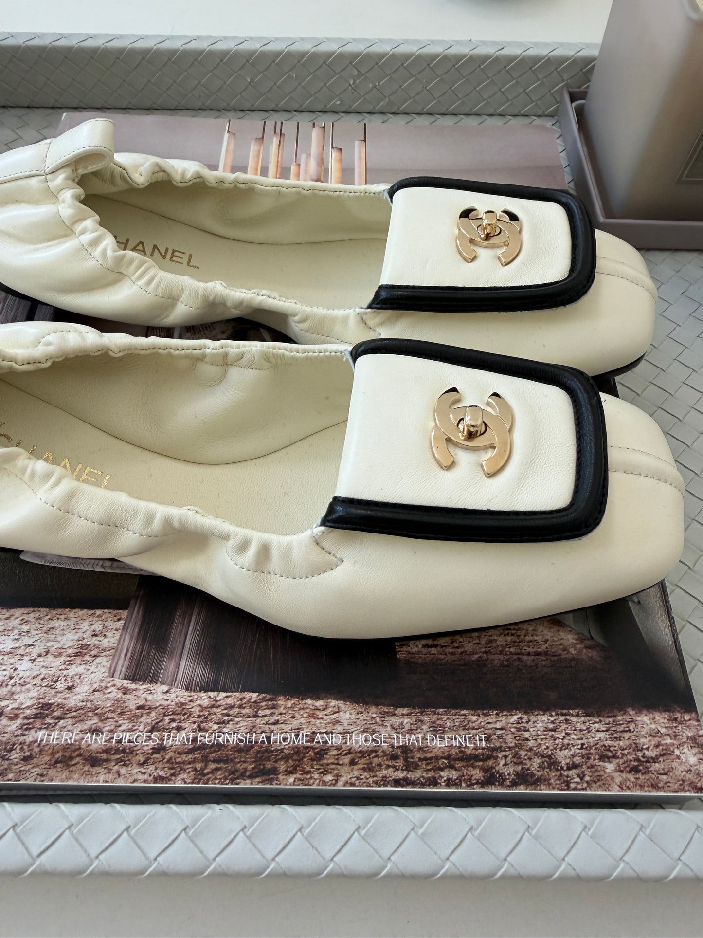 Chanel SS 26 Blazy Ivory Lambskin Square Toe CC Logo Turn-lock Crunchy Ballet Flats