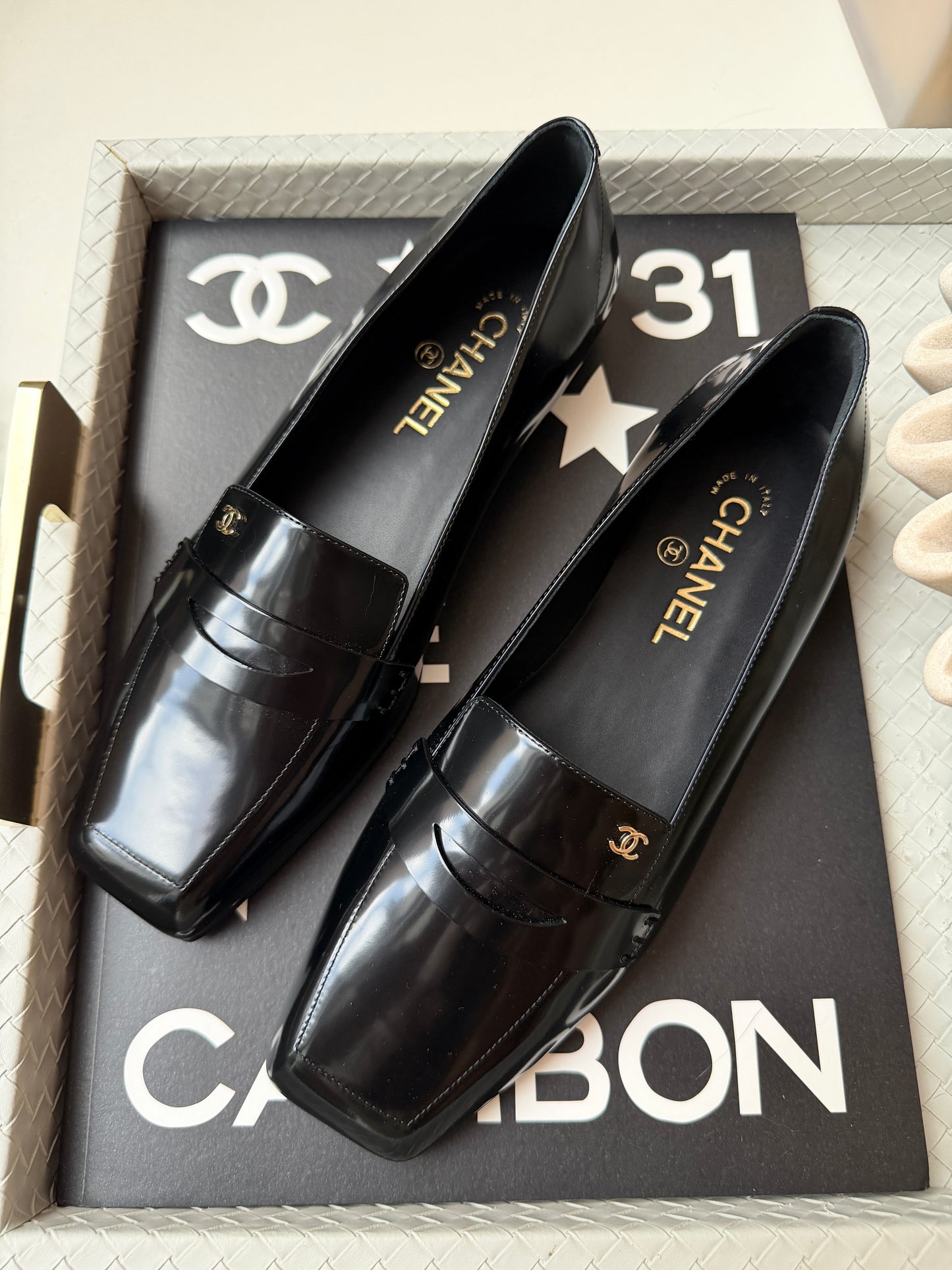 CHANEL F/W 2026 BLACK SHINY CALFSKIN LEATHER LOAFERS SQUARE TOE BLAZY FLATS