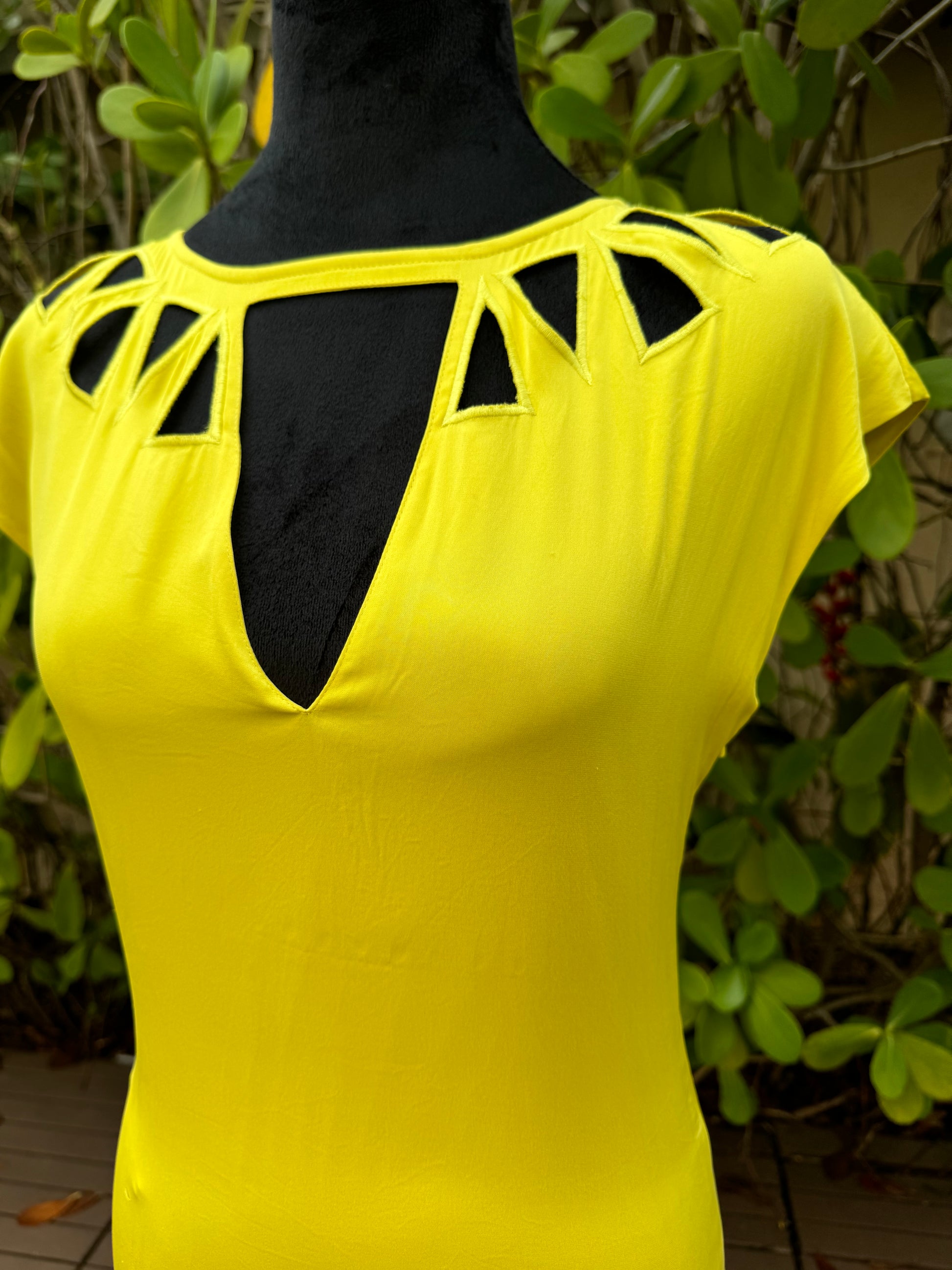 Catherine Malandrino Yellow Keyhole Cutout Cocktail Silk Short Dress P Miami Lux Boutique Catherine Malandrino Yellow Keyhole Cutout Cocktail Silk Short Dress P Miami Lux Boutique