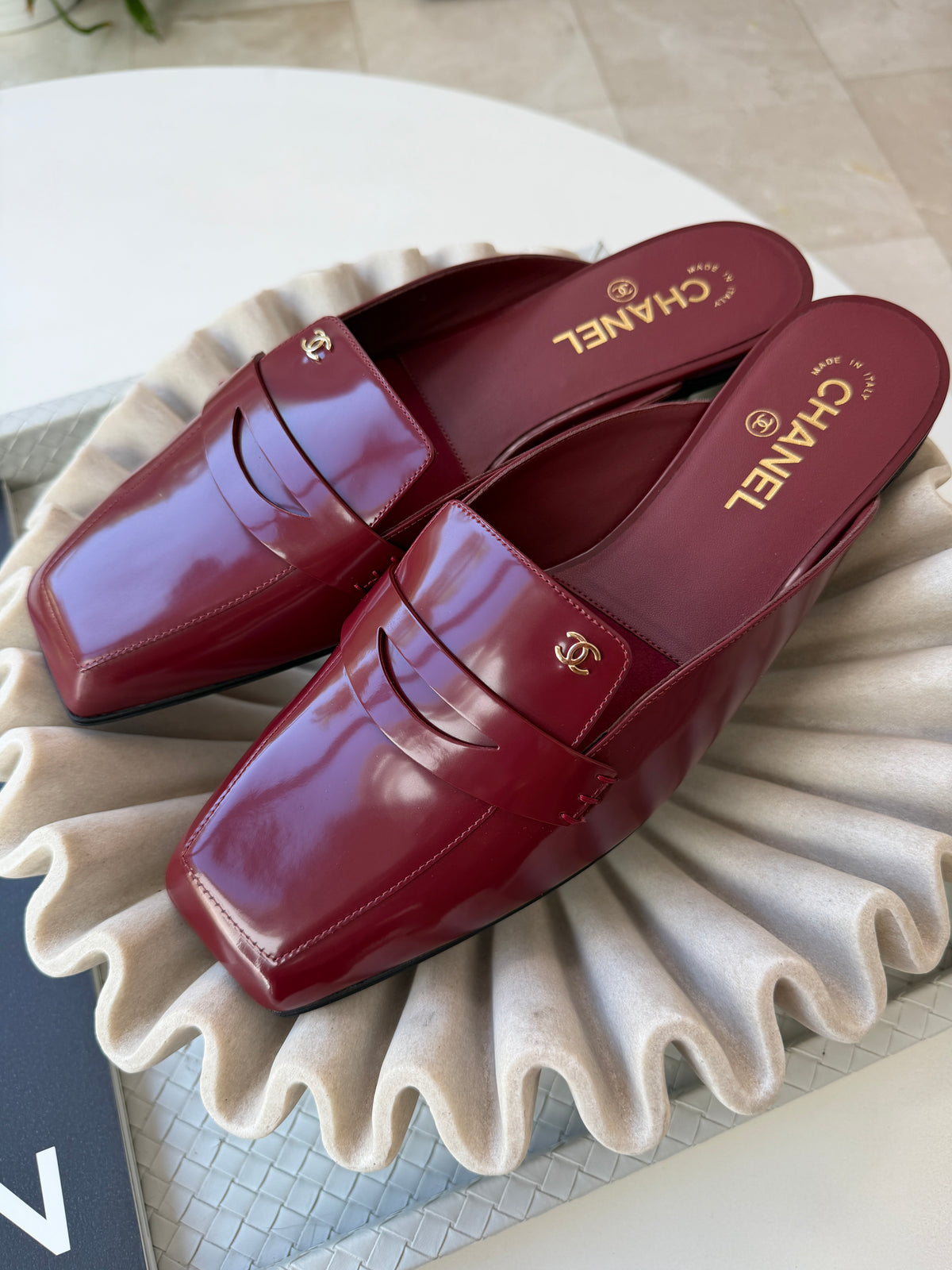 CHANEL F/W 2026 BURGUNDY SHINY CALFSKIN LEATHER MULE LOAFERS  SQUARE TOE BLAZY MULES SLIDES