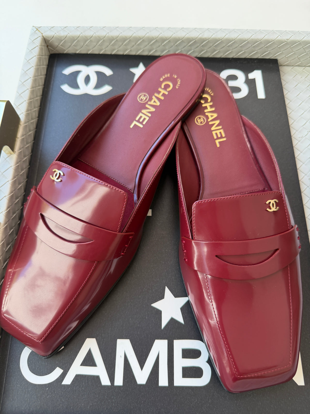 CHANEL F/W 2026 BURGUNDY SHINY CALFSKIN LEATHER MULE LOAFERS  SQUARE TOE BLAZY MULES SLIDES