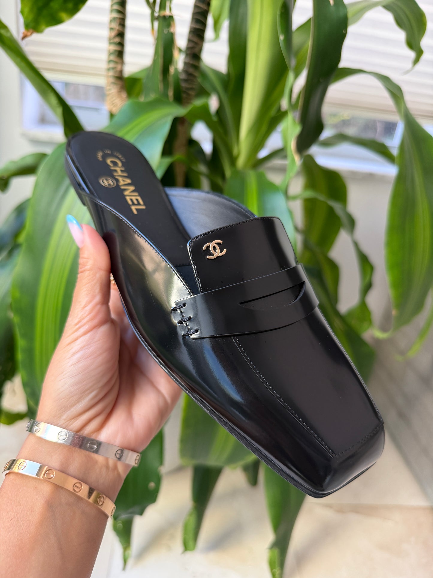 CHANEL F/W 2026 BLACK SHINY CALFSKIN LEATHER MULE LOAFERS  SQUARE TOE BLAZY MULES SLIDES
