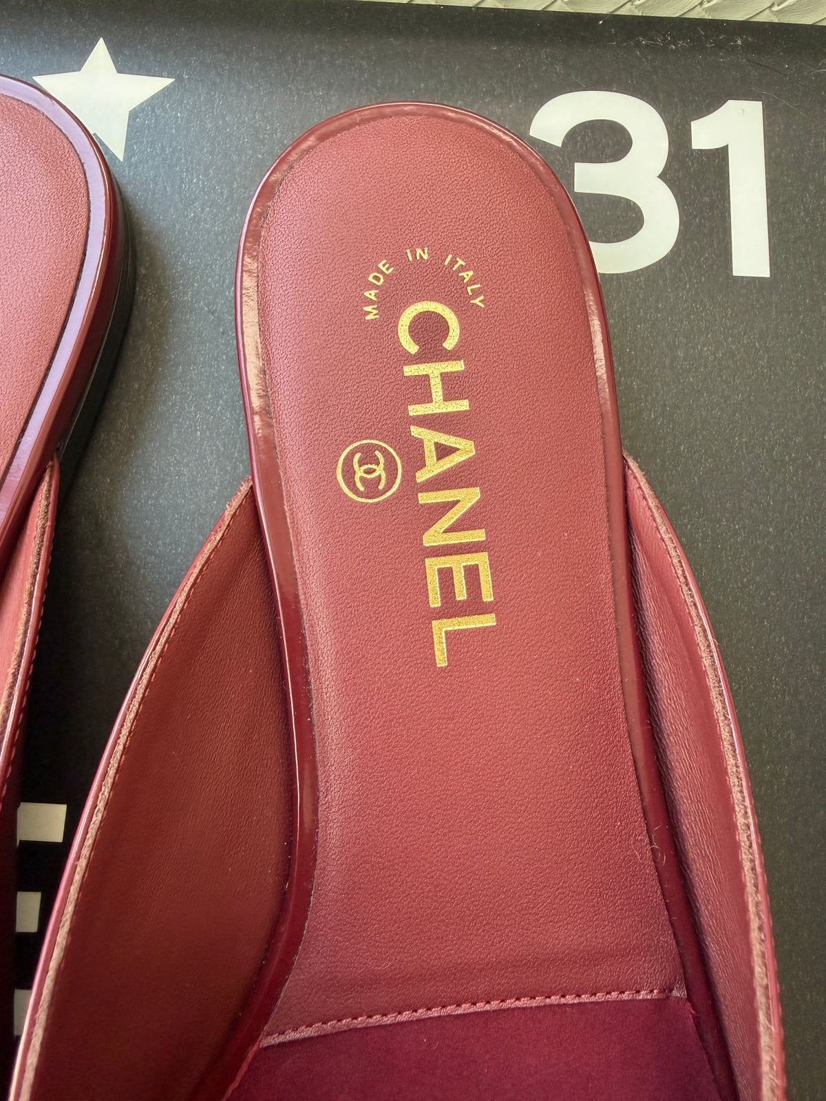 CHANEL F/W 2026 BURGUNDY SHINY CALFSKIN LEATHER MULE LOAFERS  SQUARE TOE BLAZY MULES SLIDES