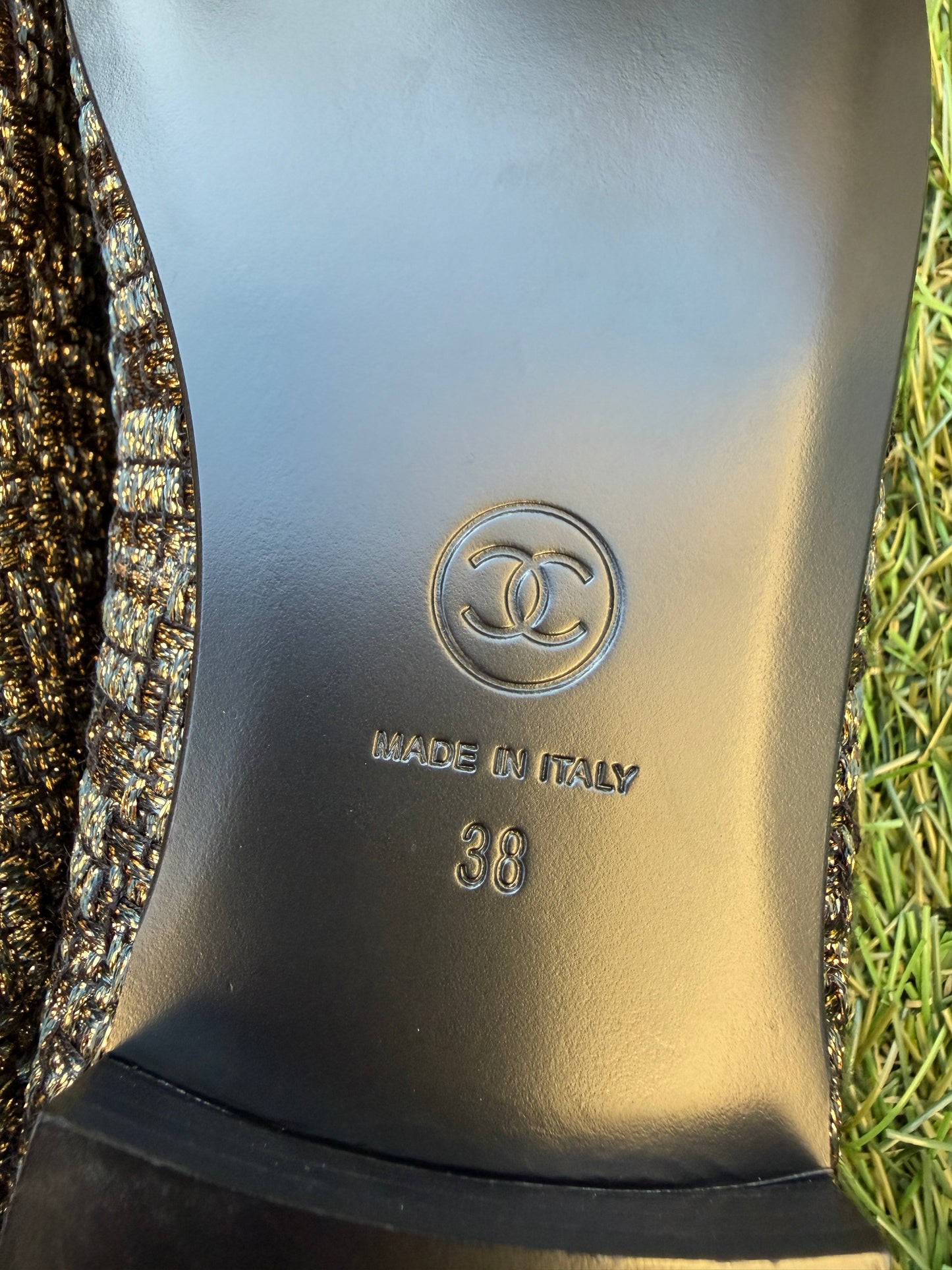 CHANEL CC LOGO GOLD BLACK FABRIC TWEED BALLET BALLETINA FLATS CAP TOE  SHOES