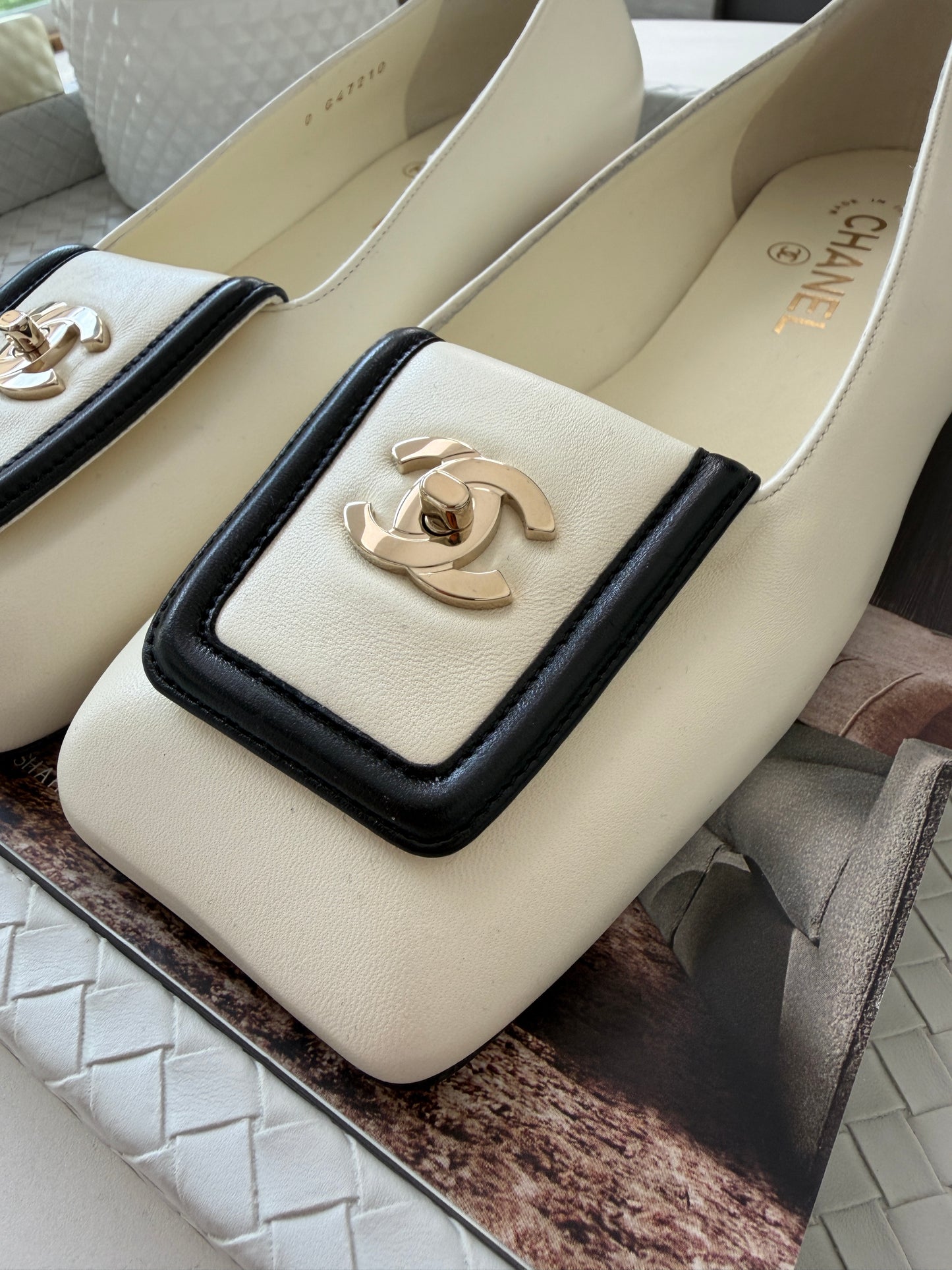 Chanel SS 26 Blazy Ivory Lambskin Square Toe CC Logo Turn-lock Ballet Flats