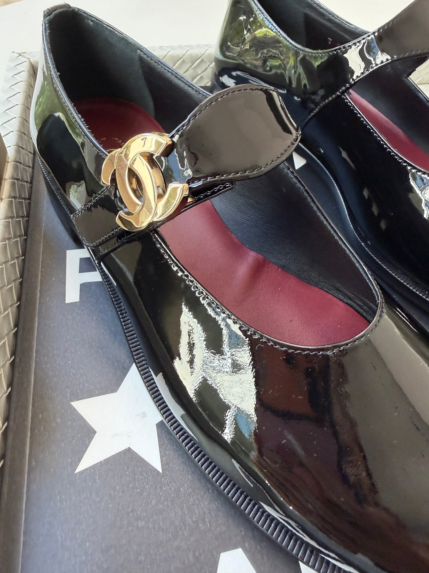 CHANEL 26B BLACK PATENT LEATHER MARYJANES GOLD CC LOGO ADJUSTABLE LOCK FLATS