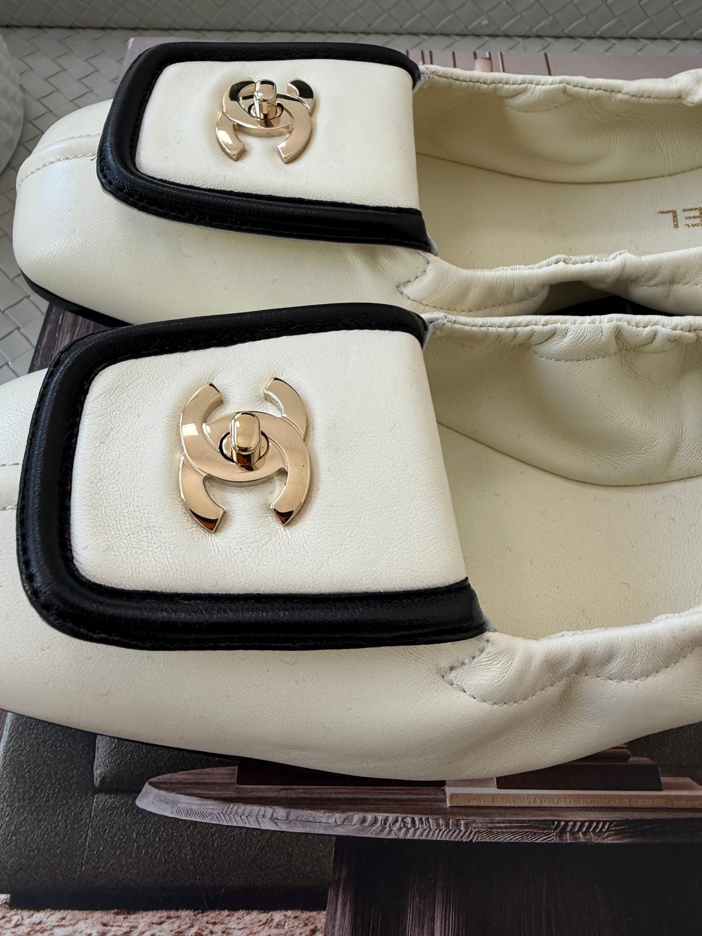 Chanel SS 26 Blazy Ivory Lambskin Square Toe CC Logo Turn-lock Crunchy Ballet Flats