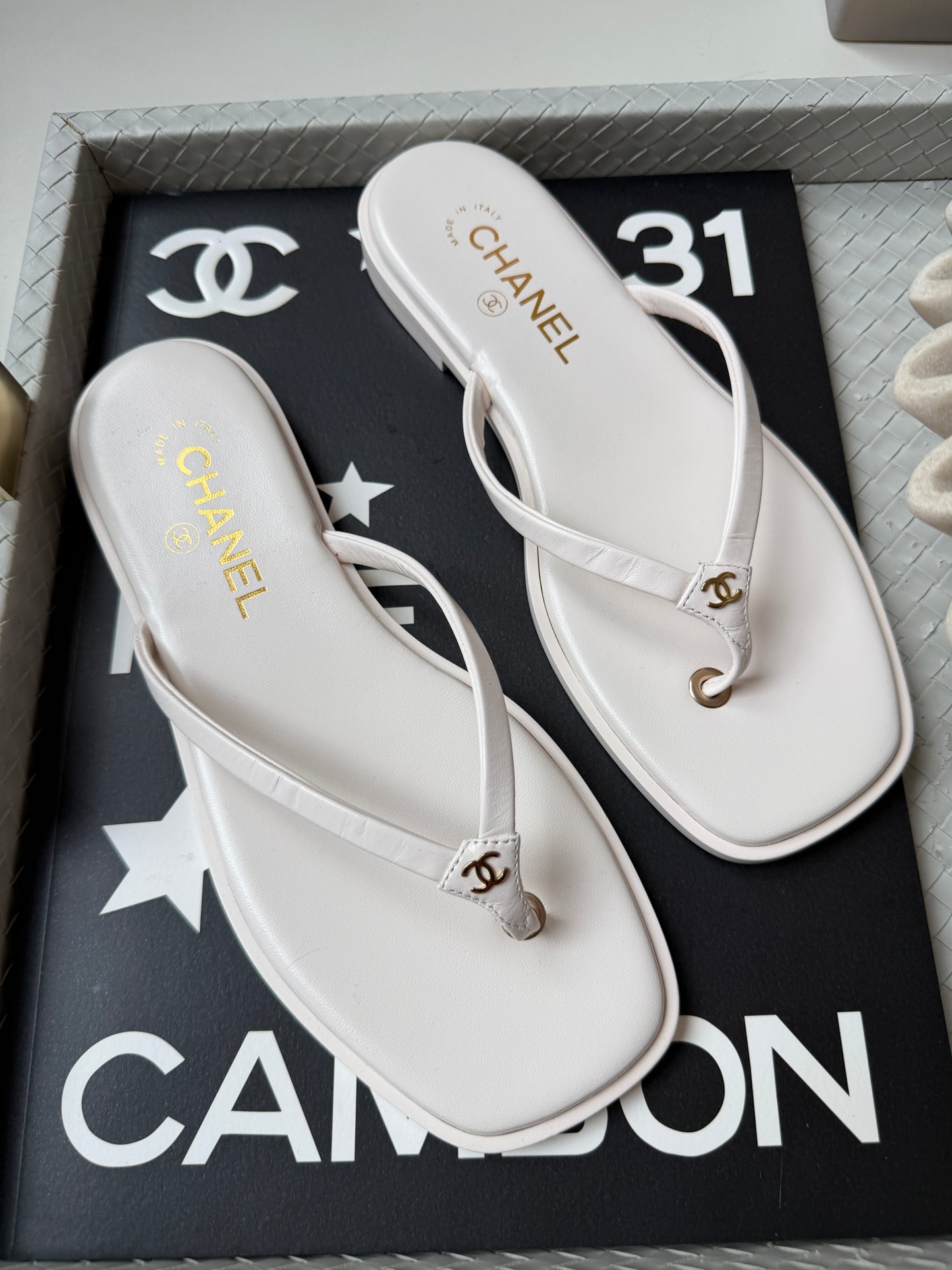Chanel 2026 MÉTIERS D’ART Ivory White Leather Gold CC Logo Flip Flops Slides Flat Sandals Thongs