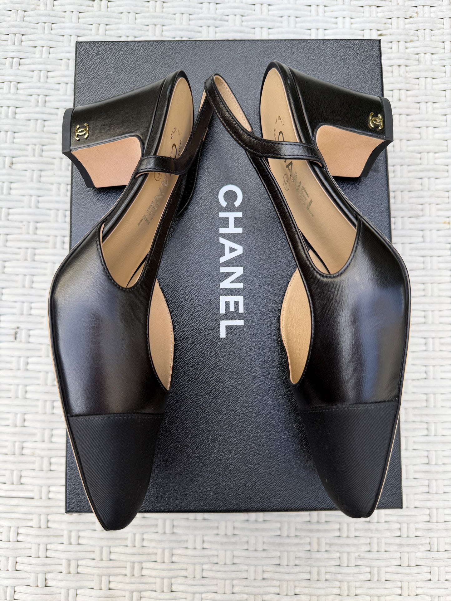 CHANEL CLASSIC CC LOGO BLACK LEATHER SLINGBACK LOW HEELS SLINGBACKS CAP TOE