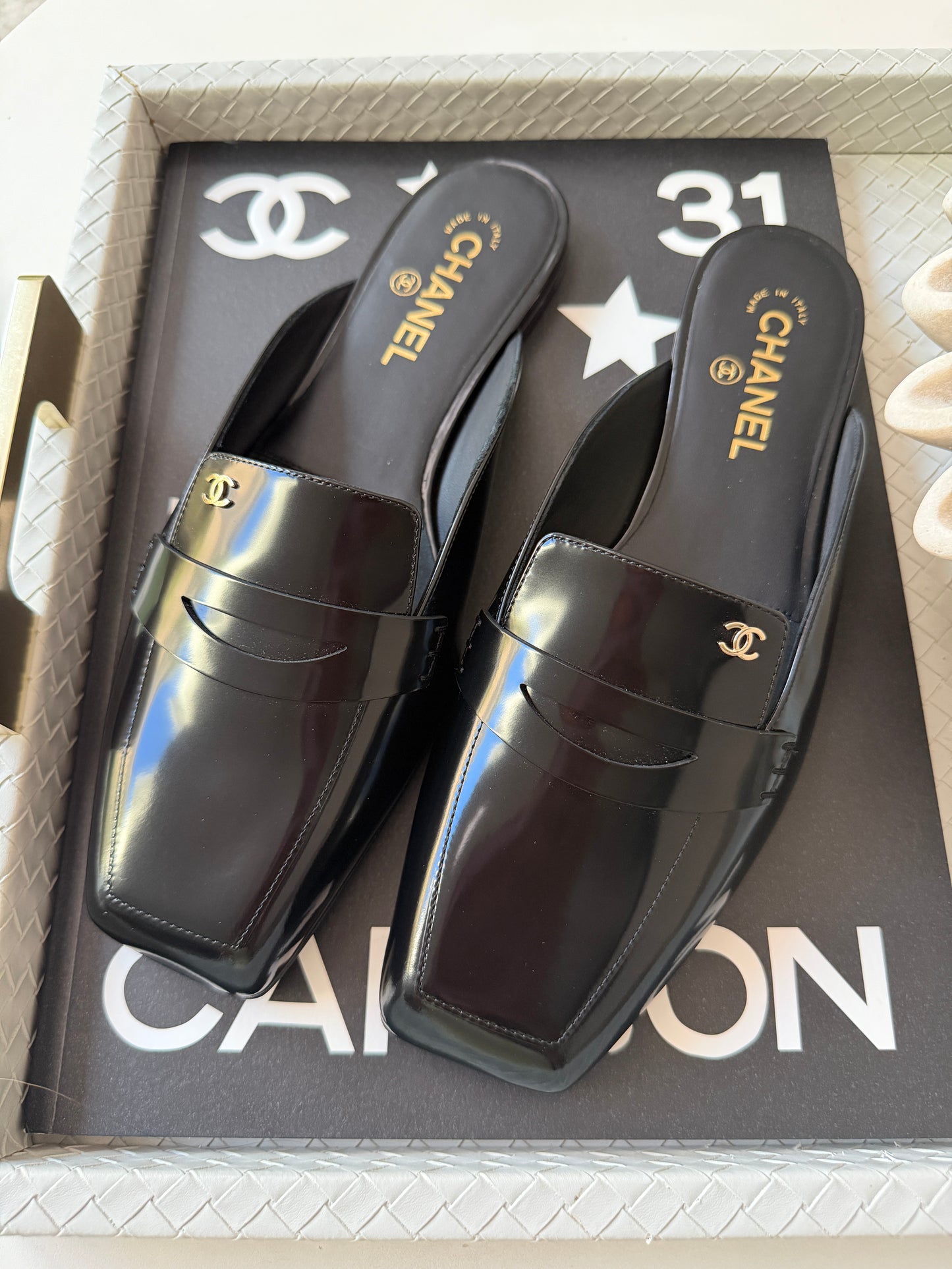 CHANEL F/W 2026 BLACK SHINY CALFSKIN LEATHER MULE LOAFERS  SQUARE TOE BLAZY MULES SLIDES