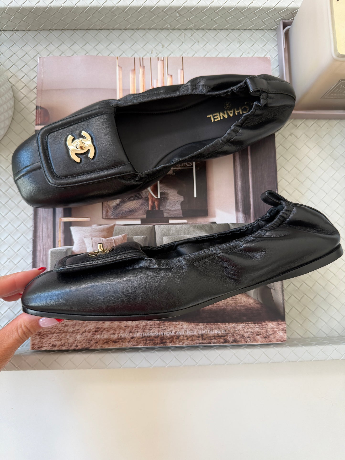 Chanel SS 26 Blazy Black Lambskin Square Toe CC Logo Turn-lock Crunchy Ballet Flats