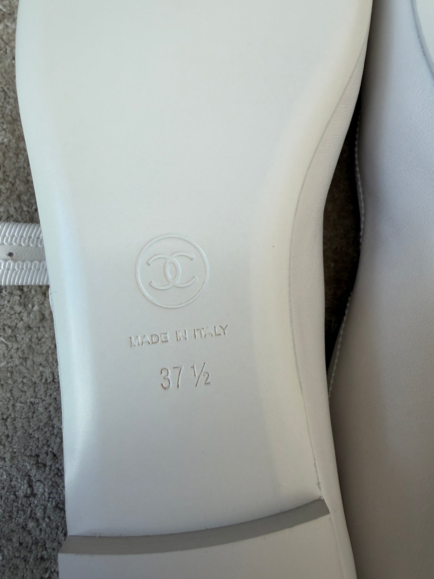CHANEL CC LOGO WHITE LEATHER CAP TOE MARYJANE BALLET FLATS WITH SILVER BUCKLE BALLERINA