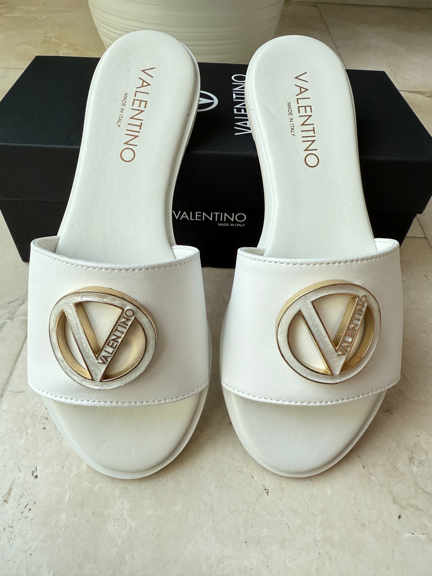 VALENTINO BY MARIO VALENTINO BUGOLA LEATHER LOGO SLIDE SANDAL WHITE SLIDES