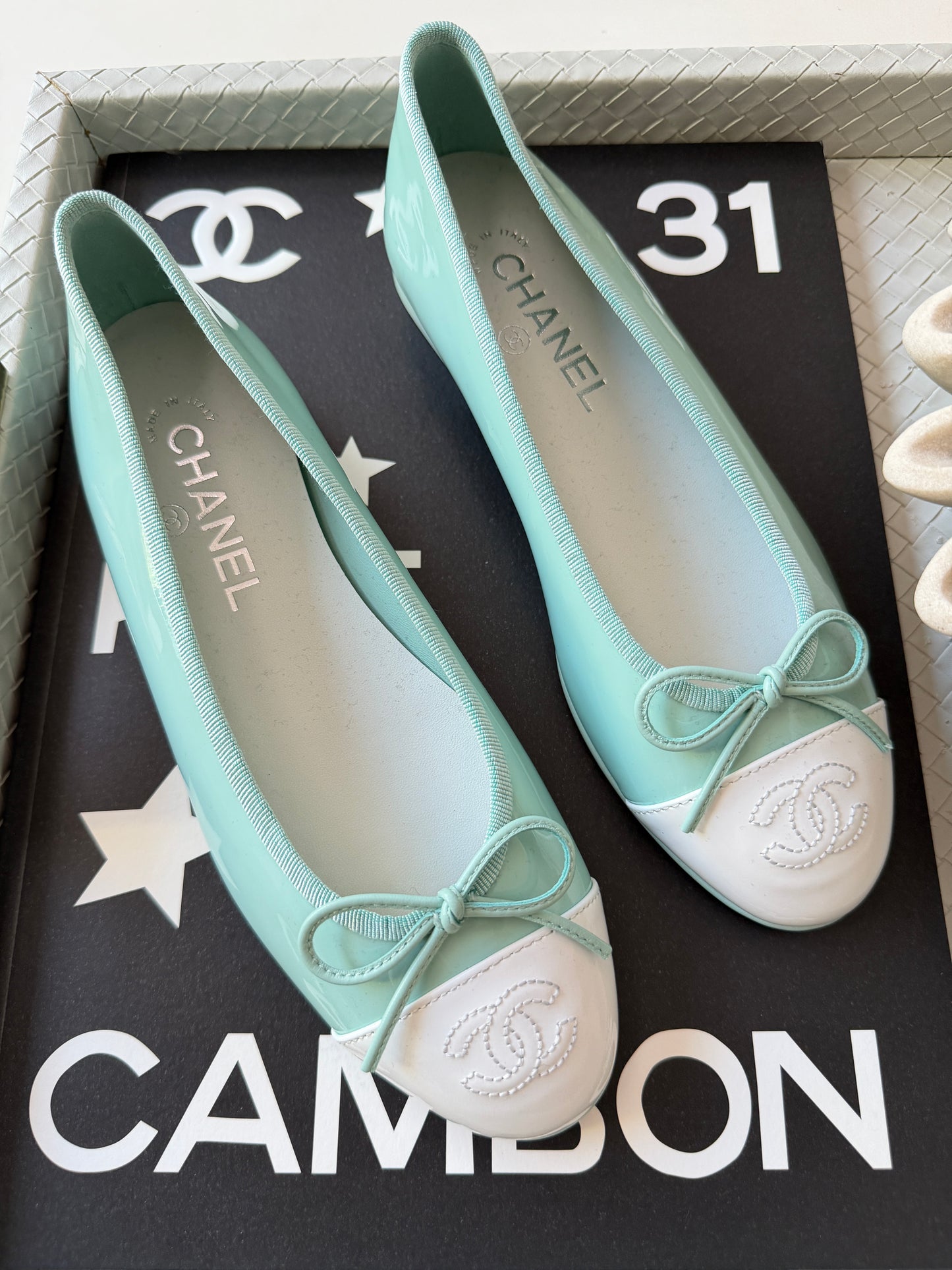 CHANEL MINTY TURQUOISE LIGHT GREEN PATENT LEATHER WHITE CC CAP TOE BALLET BALLERINA FLATS