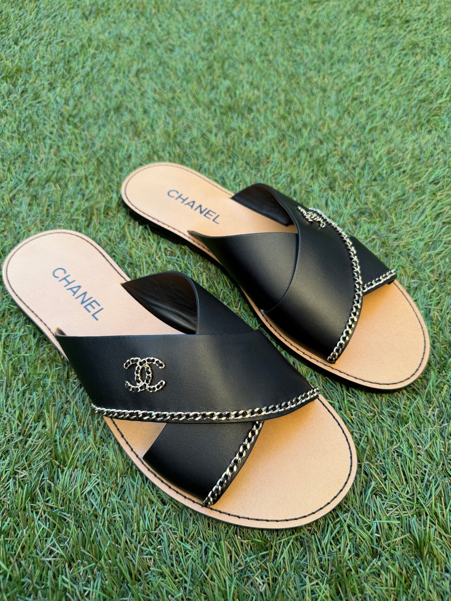 CHANEL GOLD CHAIN CC LOGO BLACK LEATHER FLAT SHOES FLIP FLOP SANDALS MULES