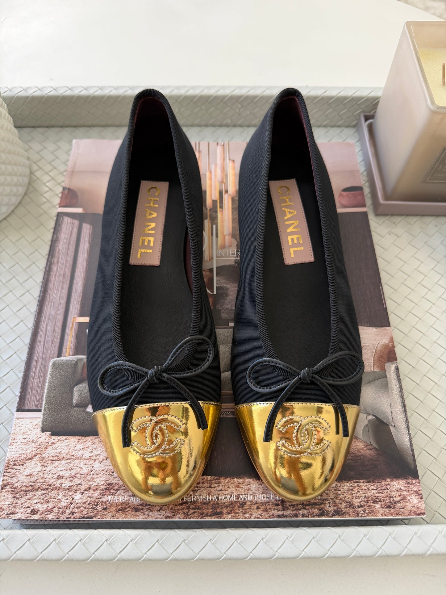 CHANEL GOLD METALLIC GROSGRAIN CC LOGO CAPTOE BLACK FABRIC BALLET FLATS SHOES