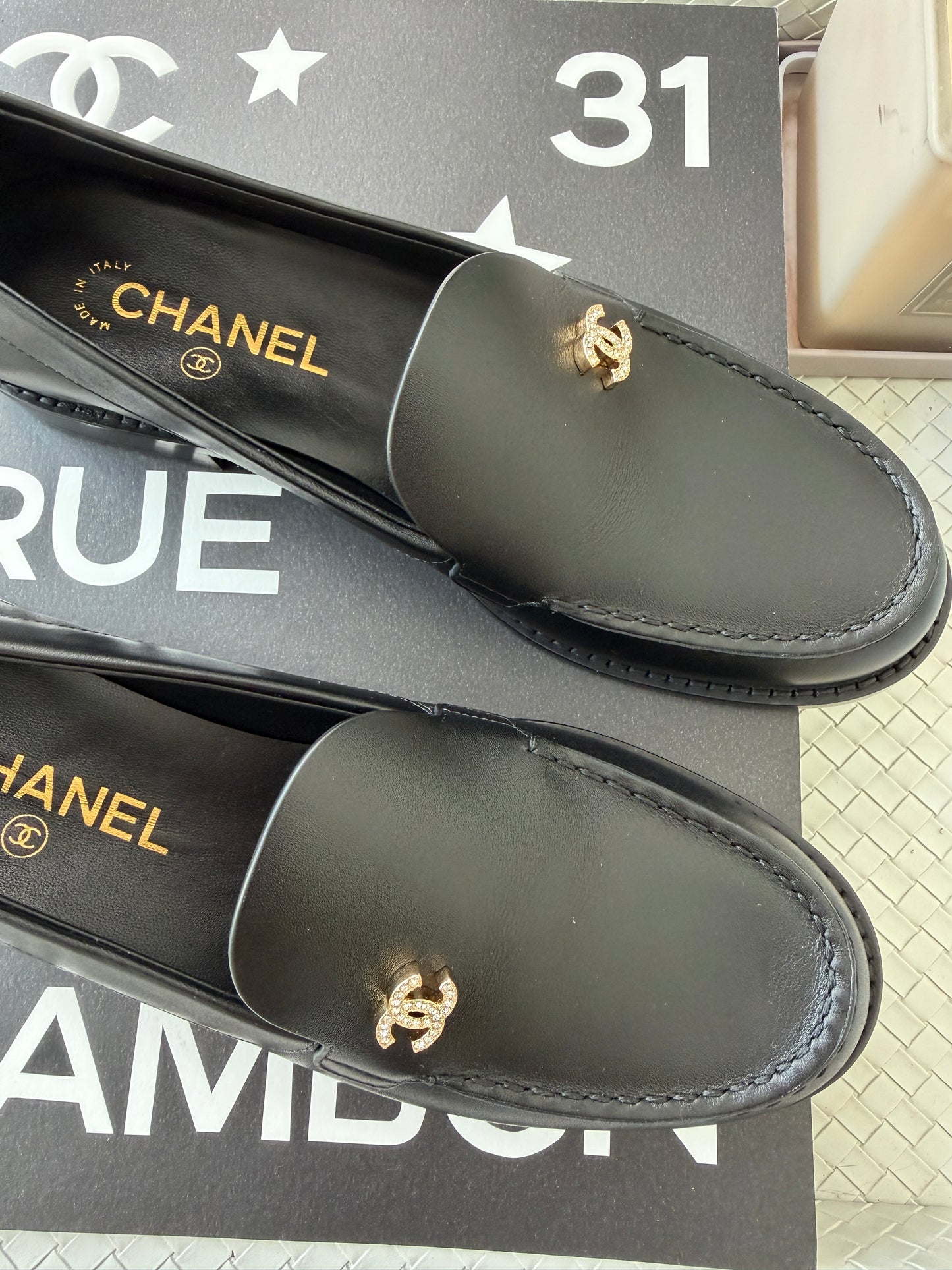 Chanel Metiers D’art 26 Strass CC Logo Black Leather Oxford Loafers Flats Shoes Moccasins
