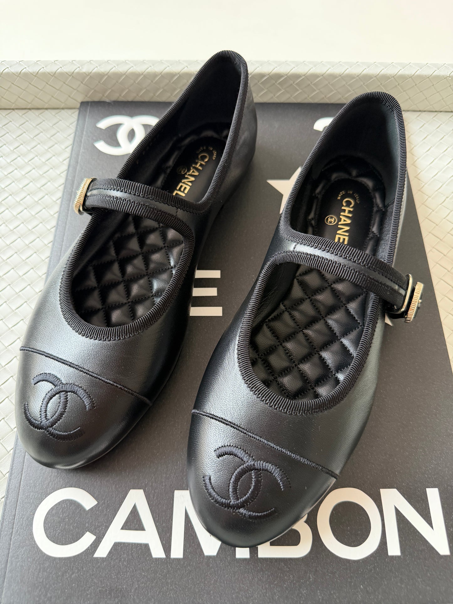 2026 CHANEL CC LOGO BLACK LEATHER CAP TOE MARYJANE BALLET FLATS SHOES GOLD BUCKLE