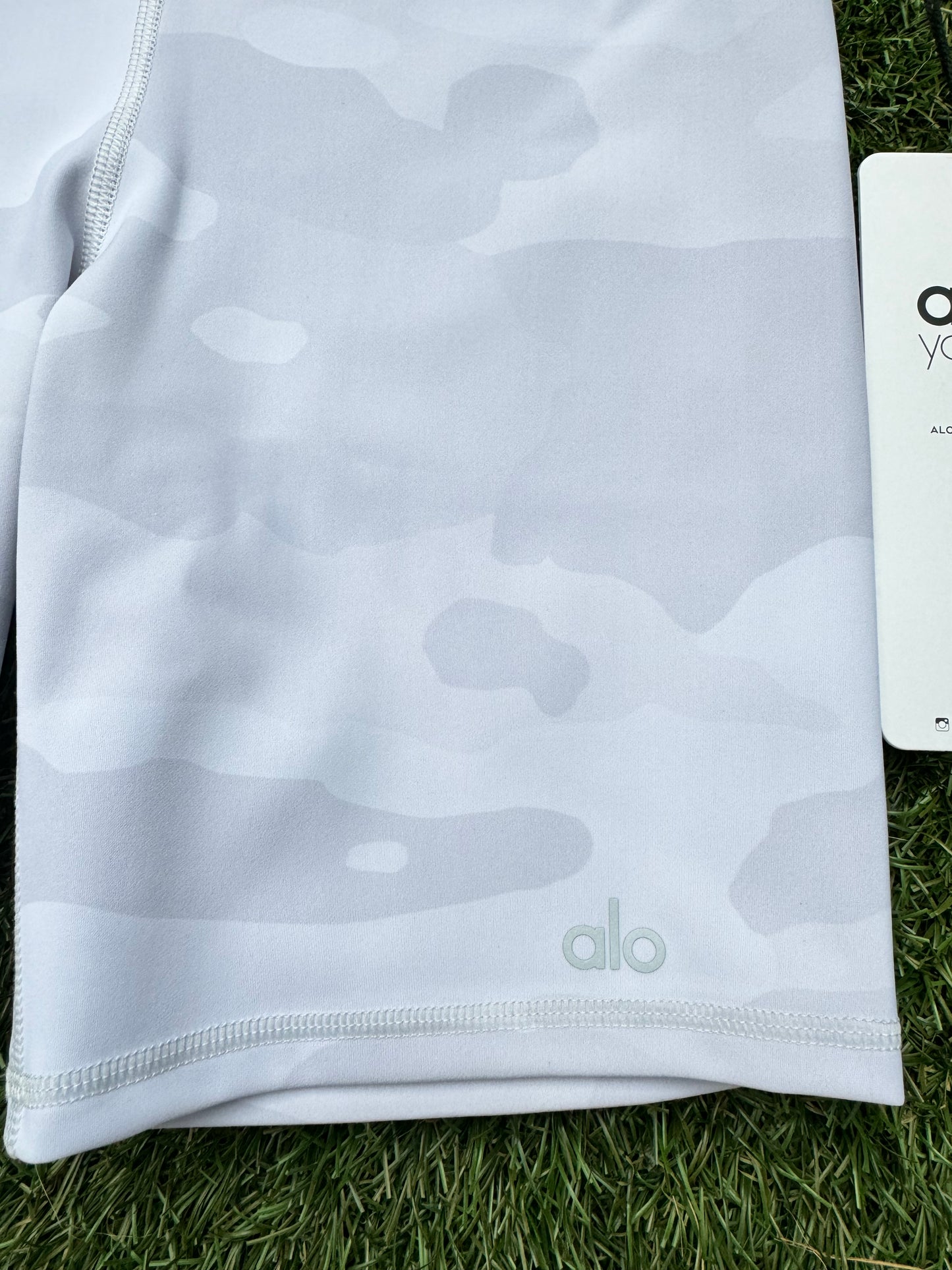 Alo Yoga 7" High-Waist Vapor Short White Camo Camouflage Stretch Bike Shorts