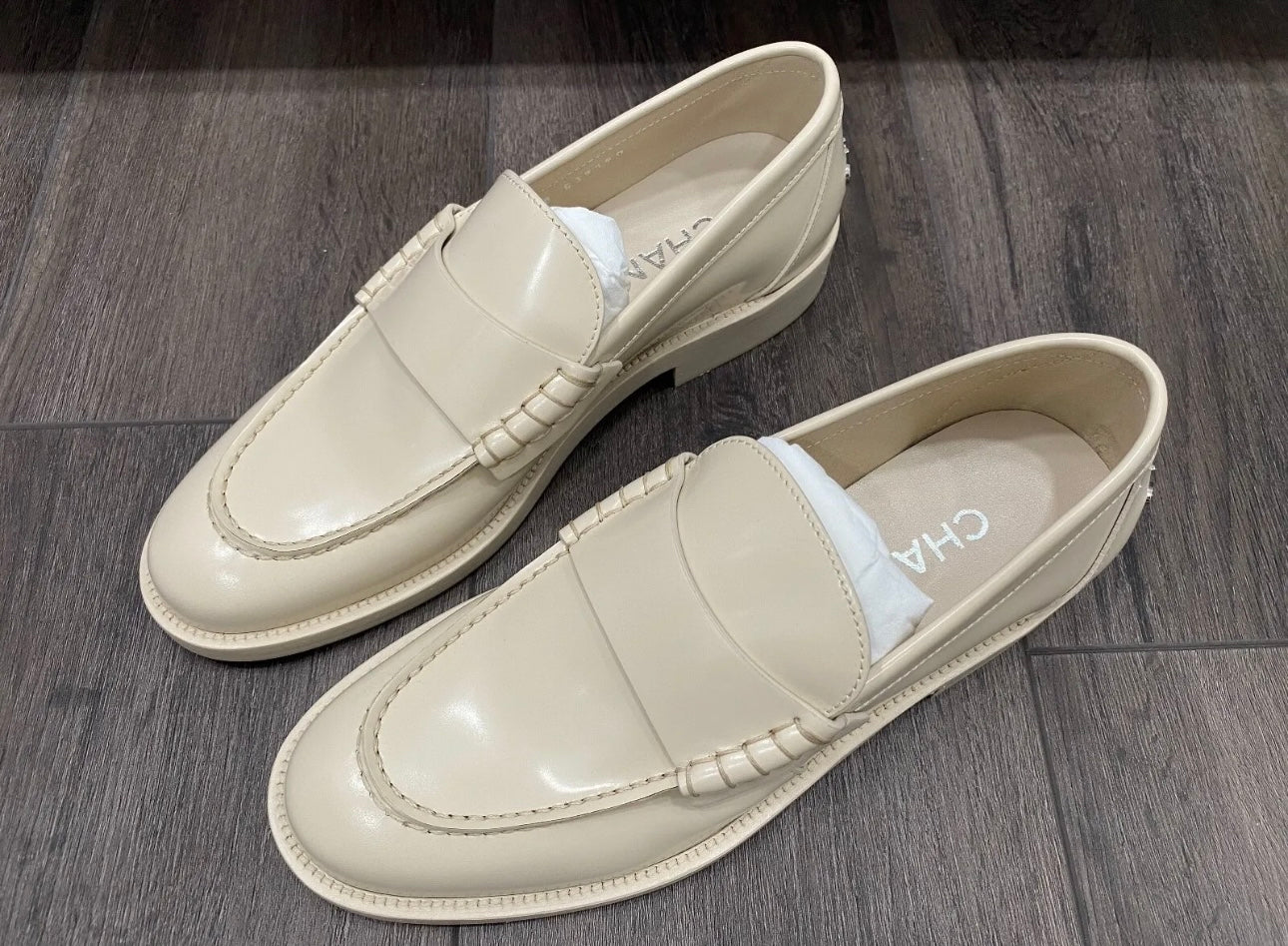 CHANEL IVORY SHINY LEATHER LOAFERS OXFORD SHOES