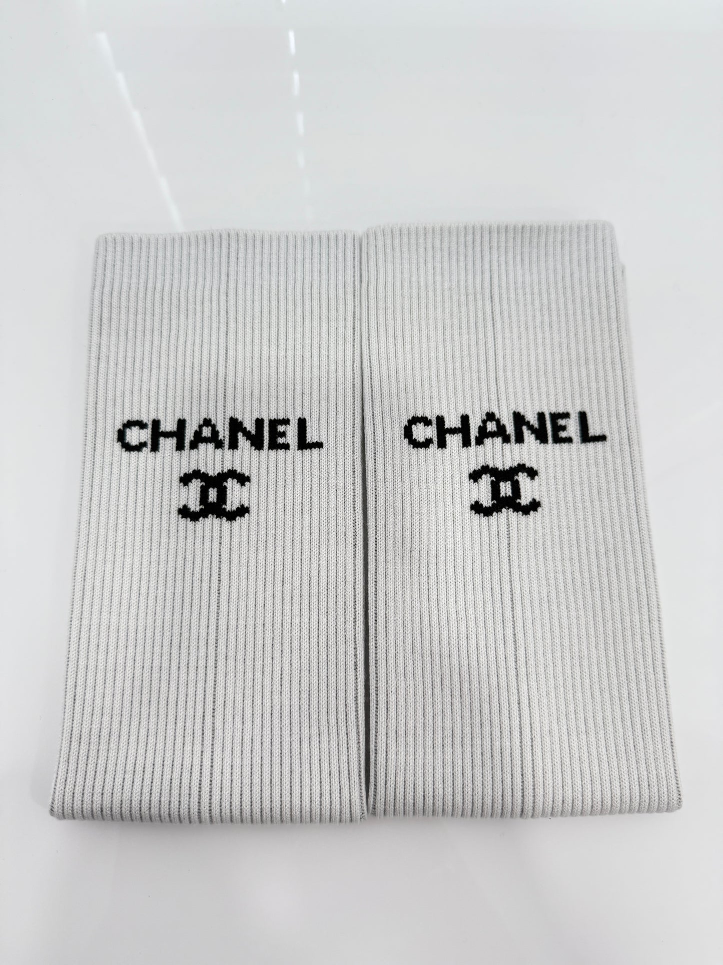 Chanel 24C WHITE LEG WARMERS FOR RUNWAY CC LOGO GAITERS STRETCHY RIB KNIT