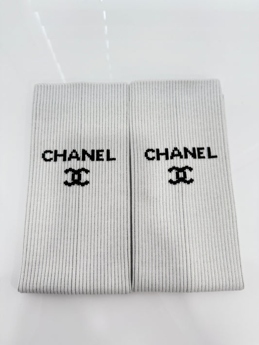 Chanel 24C WHITE LEG WARMERS FOR RUNWAY CC LOGO GAITERS STRETCHY RIB KNIT