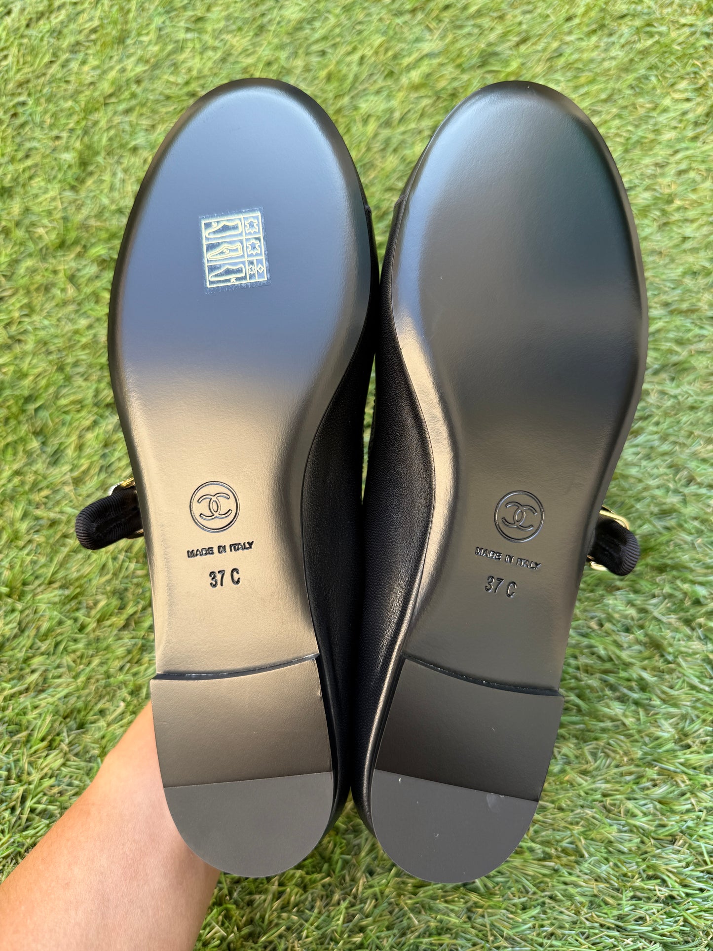 2025 CHANEL CC LOGO BLACK LEATHER CAP TOE MARYJANE BALLET FLATS SHOES GOLD BUCKLE