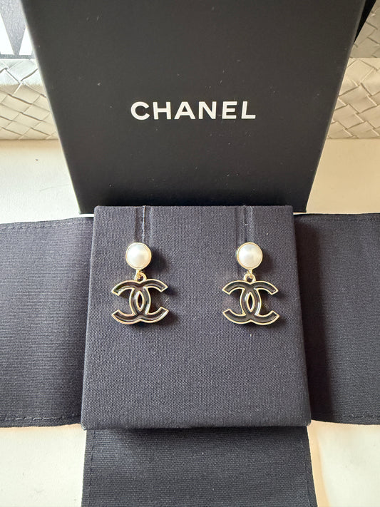 Chanel 26V CC Logo Black Metal Resin Gold Tone Stud White Pearl  Earrings Small