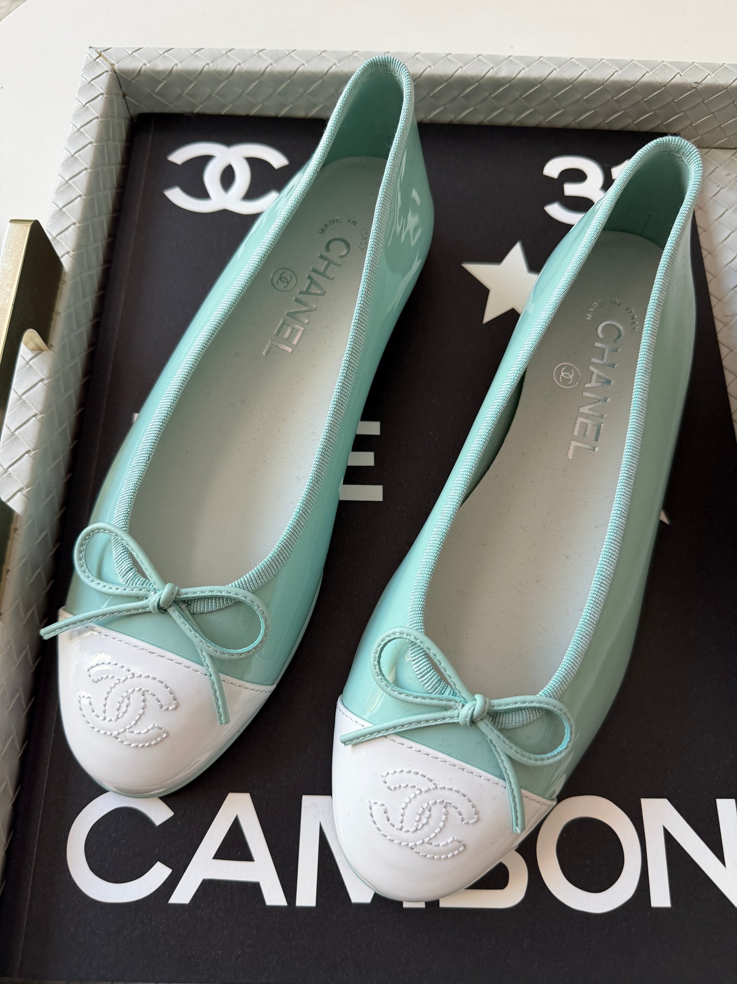 CHANEL MINTY TURQUOISE LIGHT GREEN PATENT LEATHER WHITE CC CAP TOE BALLET BALLERINA FLATS