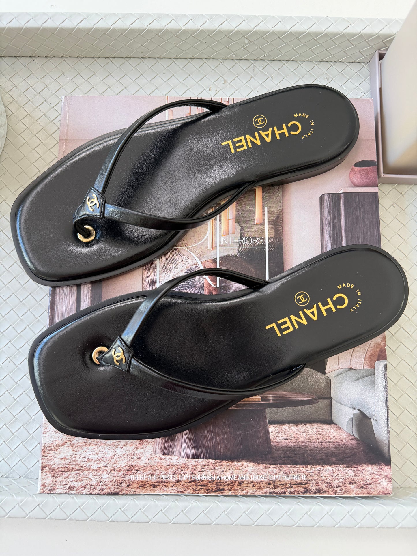 Chanel 2026 MÉTIERS D’ART Black Leather Gold CC Logo Flip Flops Slides Flat Sandals Thongs