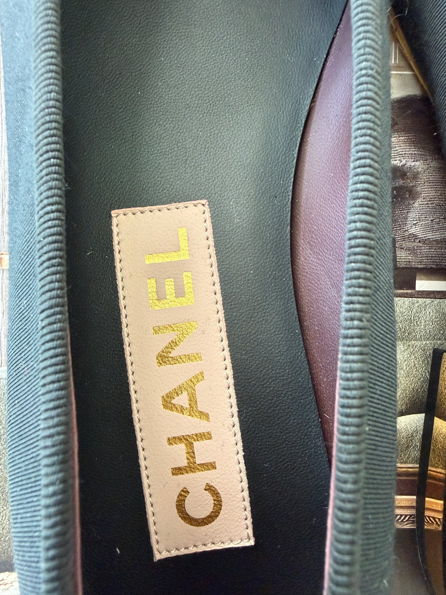 CHANEL GOLD METALLIC GROSGRAIN CC LOGO CAPTOE BLACK FABRIC BALLET FLATS SHOES