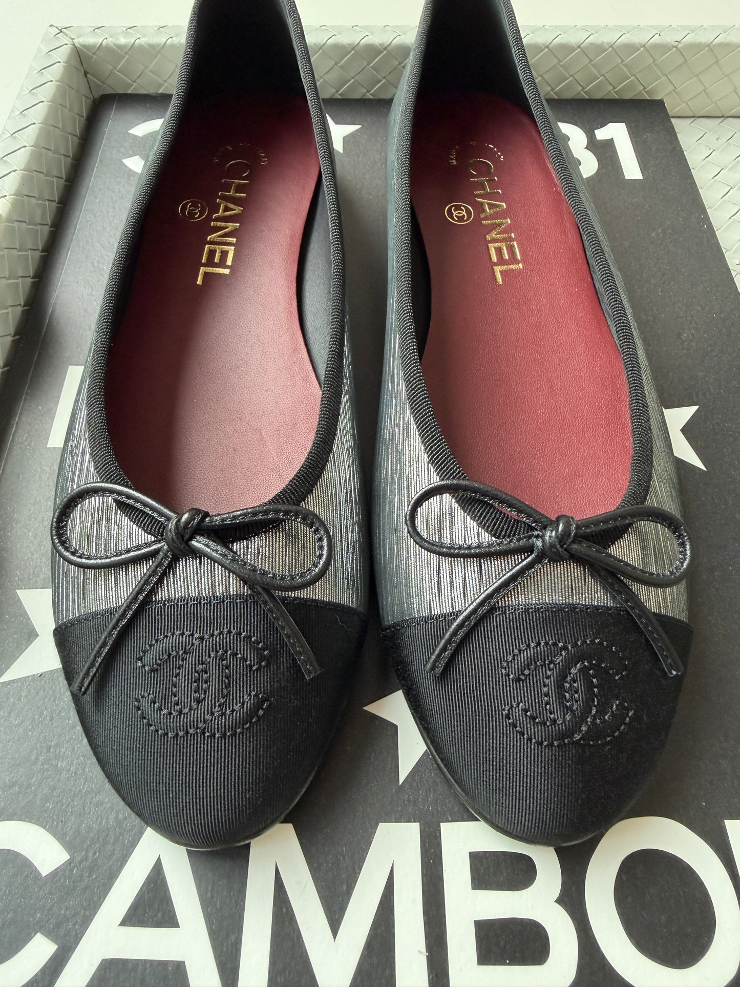 CHANEL SILVER BLACK GROSGRAIN CC LOGO CAP TOE 2026 BALLERINA BALLET FLATS