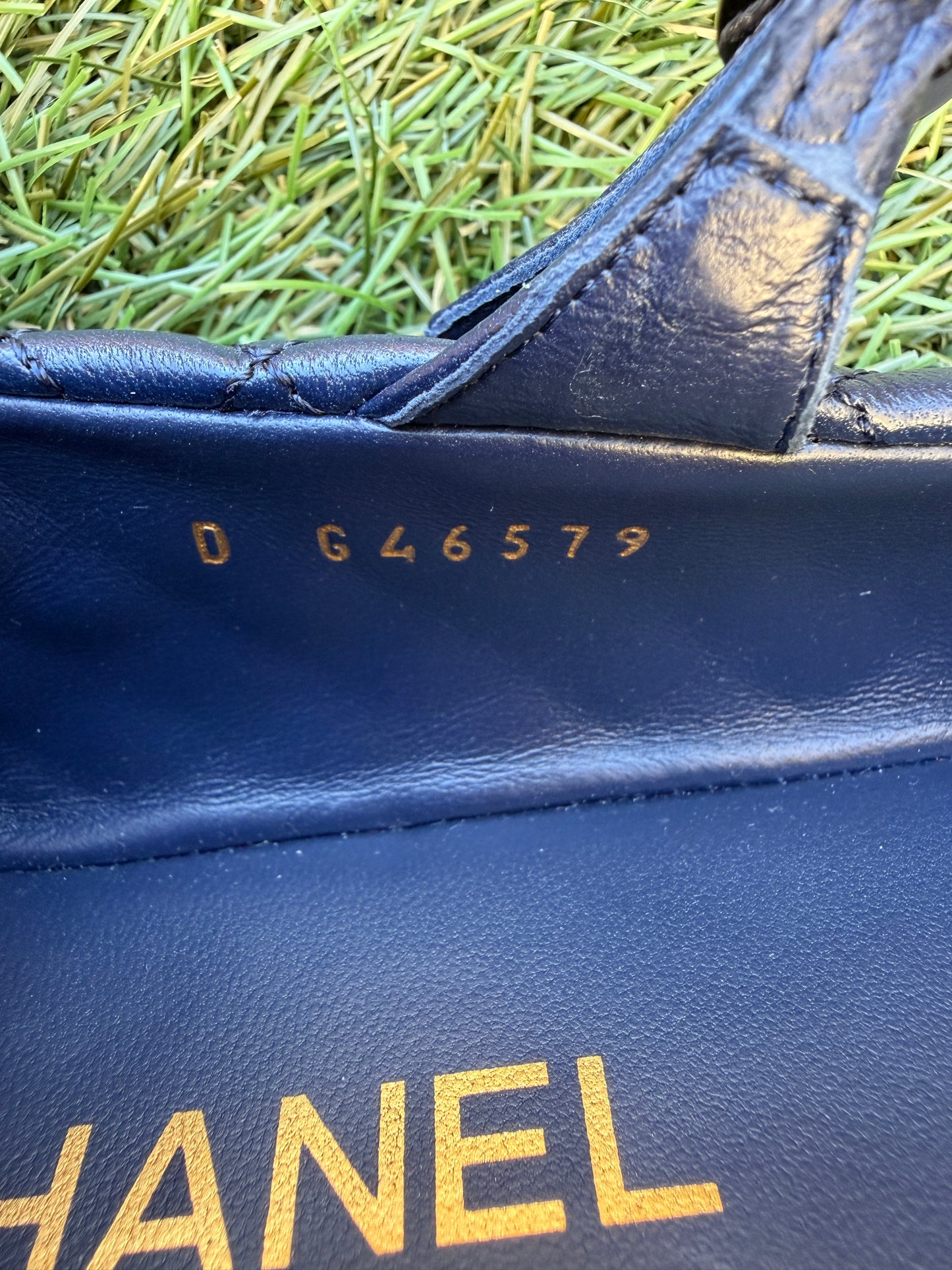 2025 CHANEL CC LOGO BLUE NAVY LEATHER MARYJANE BALLET BALLERINA FLATS SHOES GOLD BUCKLE QUILTED BLACK CAP TOE