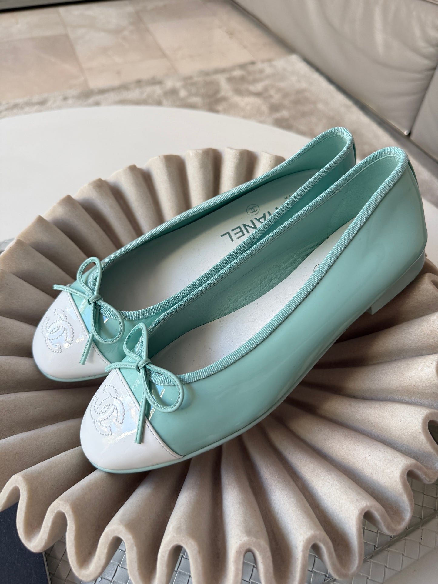CHANEL MINTY TURQUOISE LIGHT GREEN PATENT LEATHER WHITE CC CAP TOE BALLET BALLERINA FLATS