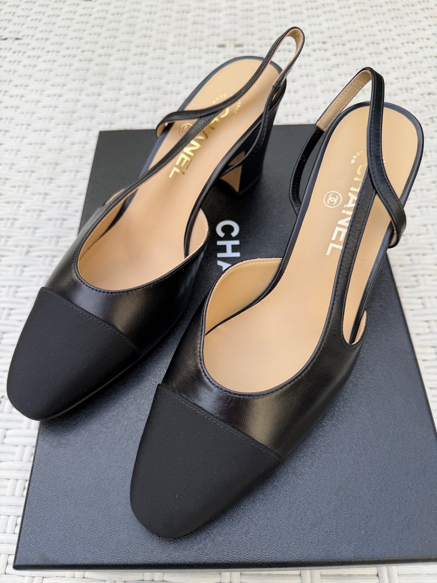 CHANEL CLASSIC CC LOGO BLACK LEATHER SLINGBACK LOW HEELS SLINGBACKS CAP TOE