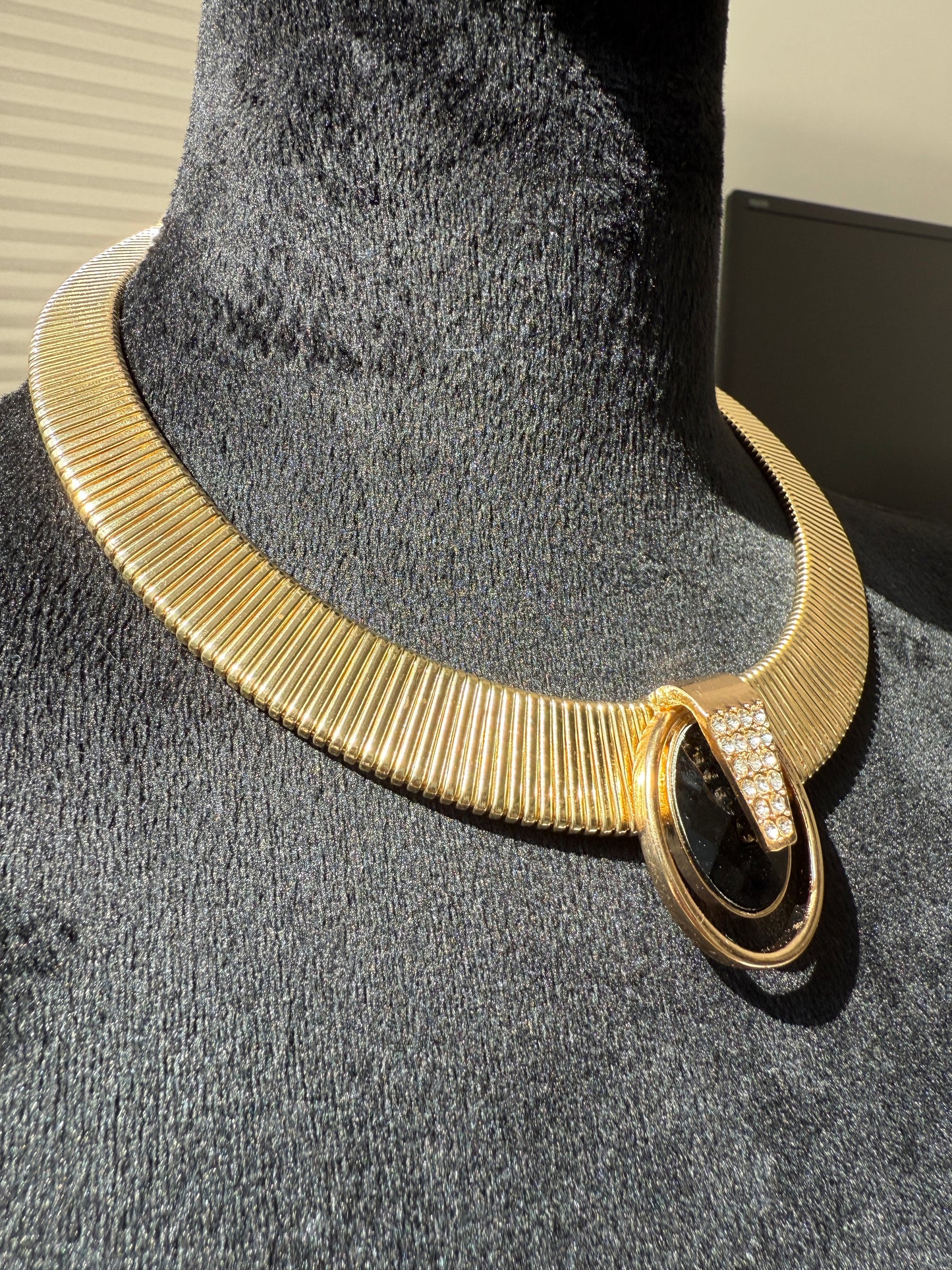 Gardenia Jewelry Vintage Gold Slinky Collar and Onyx Black Jewel-Tone Crystal