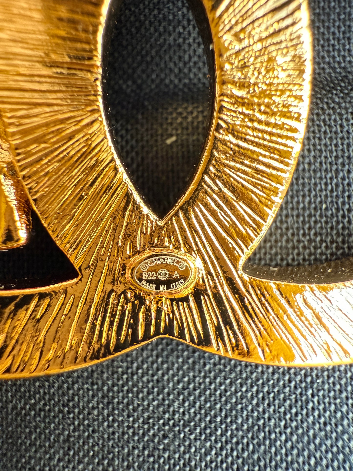 Chanel CC Gold Tone Golden Logo Lion Metal Classic Brooch 22A Pin