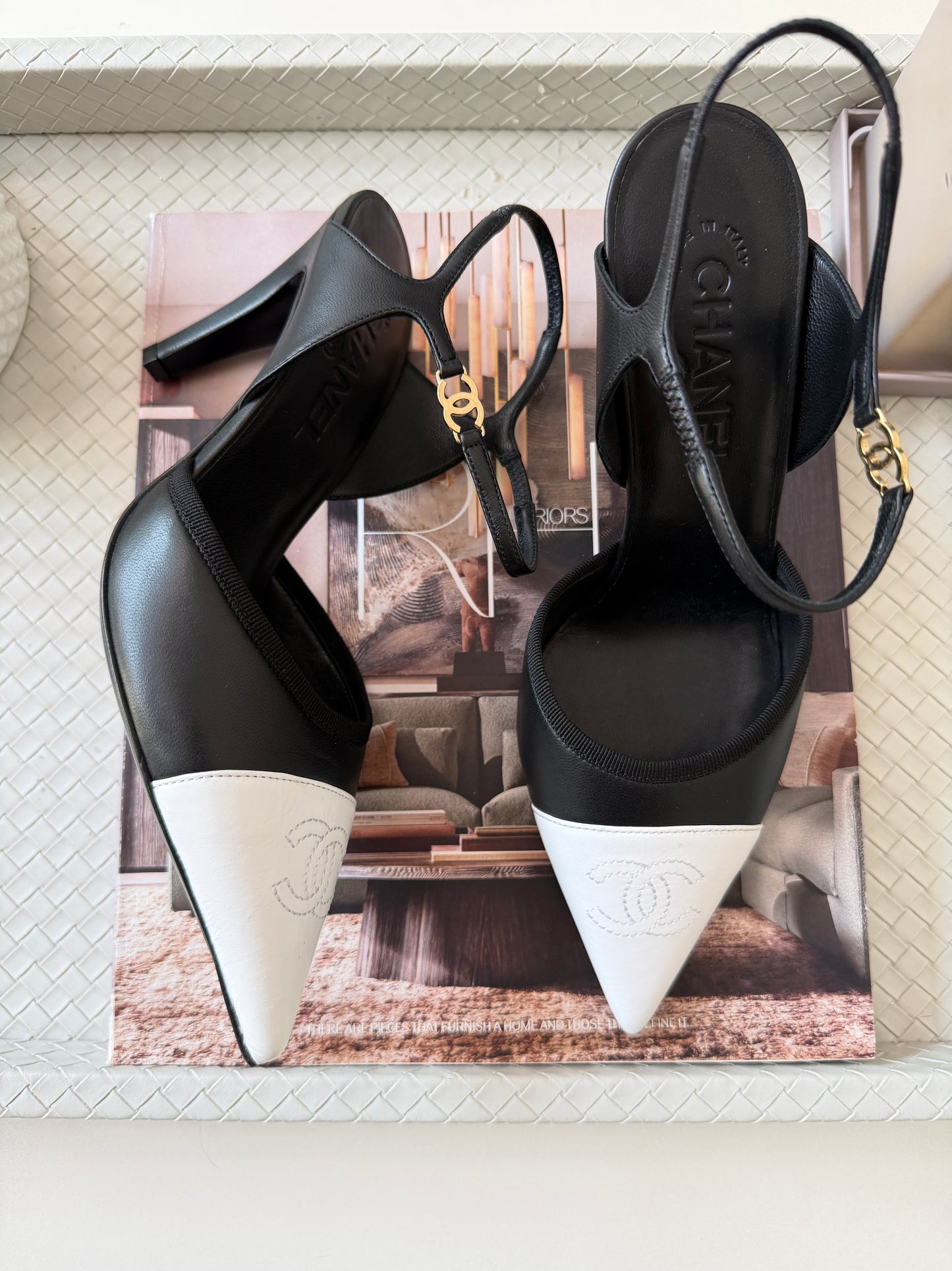 CHANEL SS 2026 BLAZY BLACK WHITE TOE LEATHER CC LOGO HEELS SHOES PUMPS SLINGBACKS