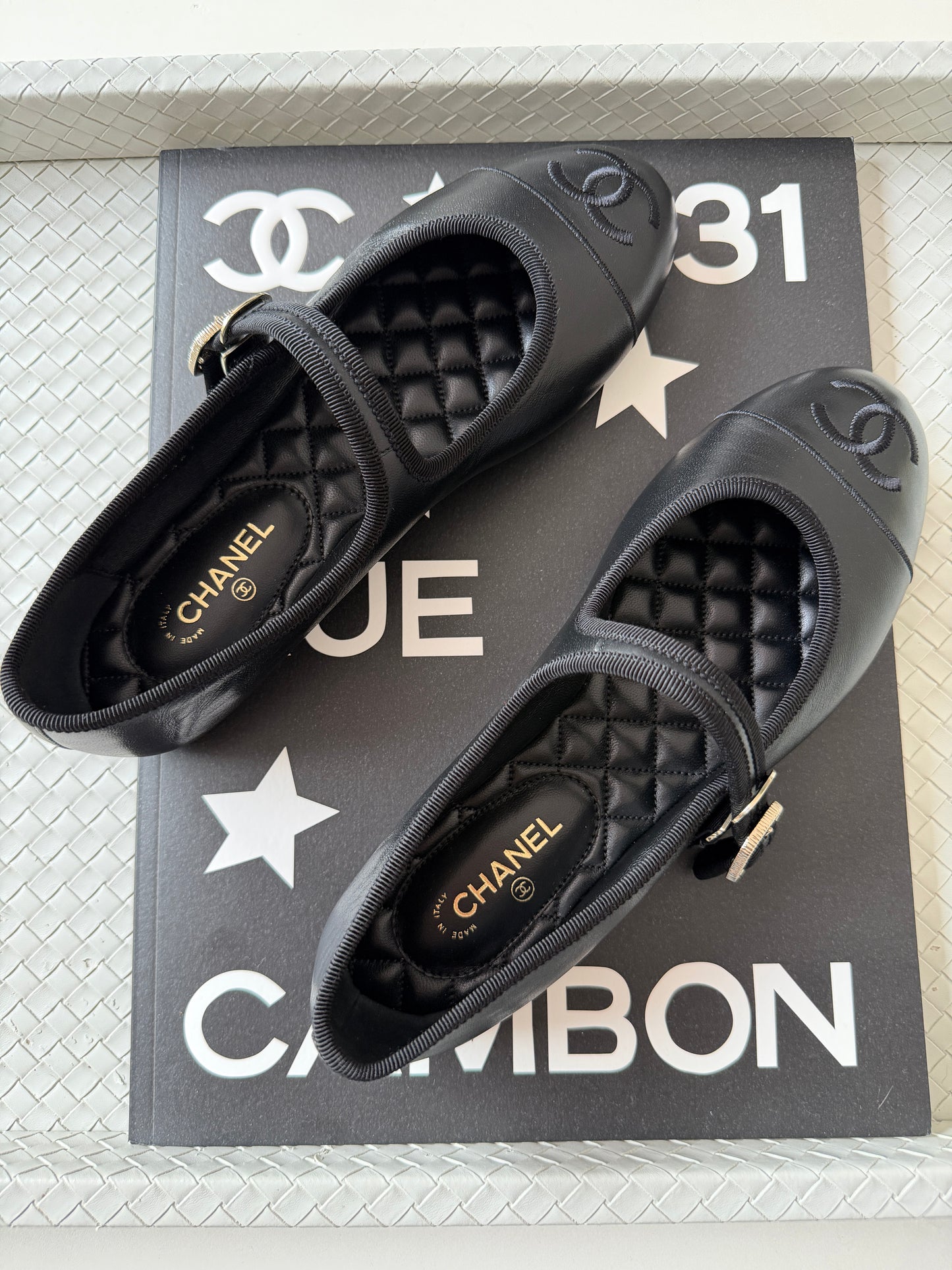 2026 CHANEL CC LOGO BLACK LEATHER CAP TOE MARYJANE BALLET FLATS SHOES GOLD BUCKLE