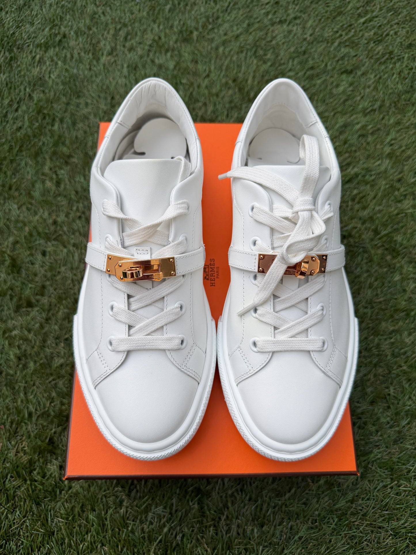 $1.7K HERMES KELLY BUCKLE DAY WHITE BLANC LEATHER WITH ROSE GOLD HW SNEAKERS