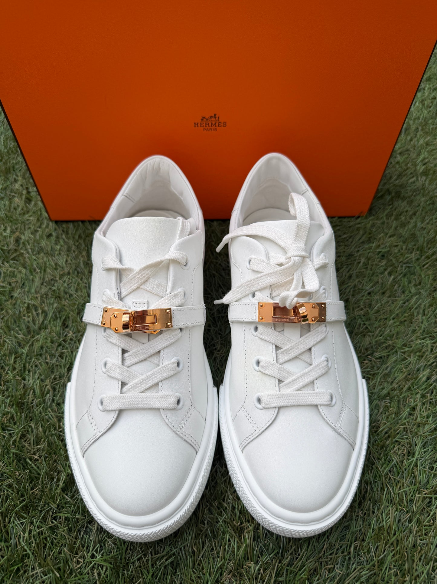 $1.7K HERMES KELLY BUCKLE DAY WHITE BLANC LEATHER WITH ROSE GOLD HW SNEAKERS