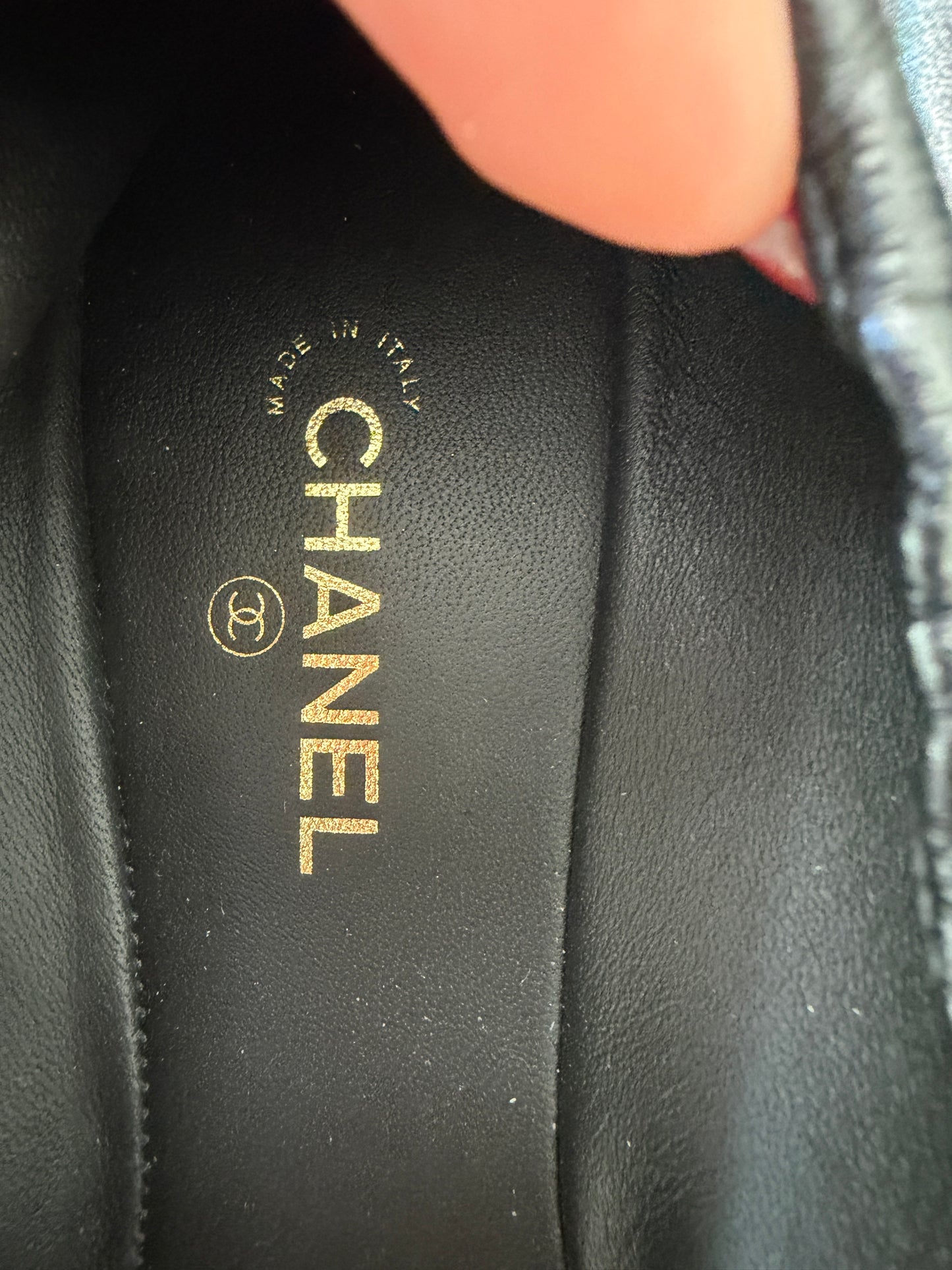 Chanel SS 26 Blazy Black Lambskin Square Toe CC Logo Turn-lock Crunchy Ballet Flats