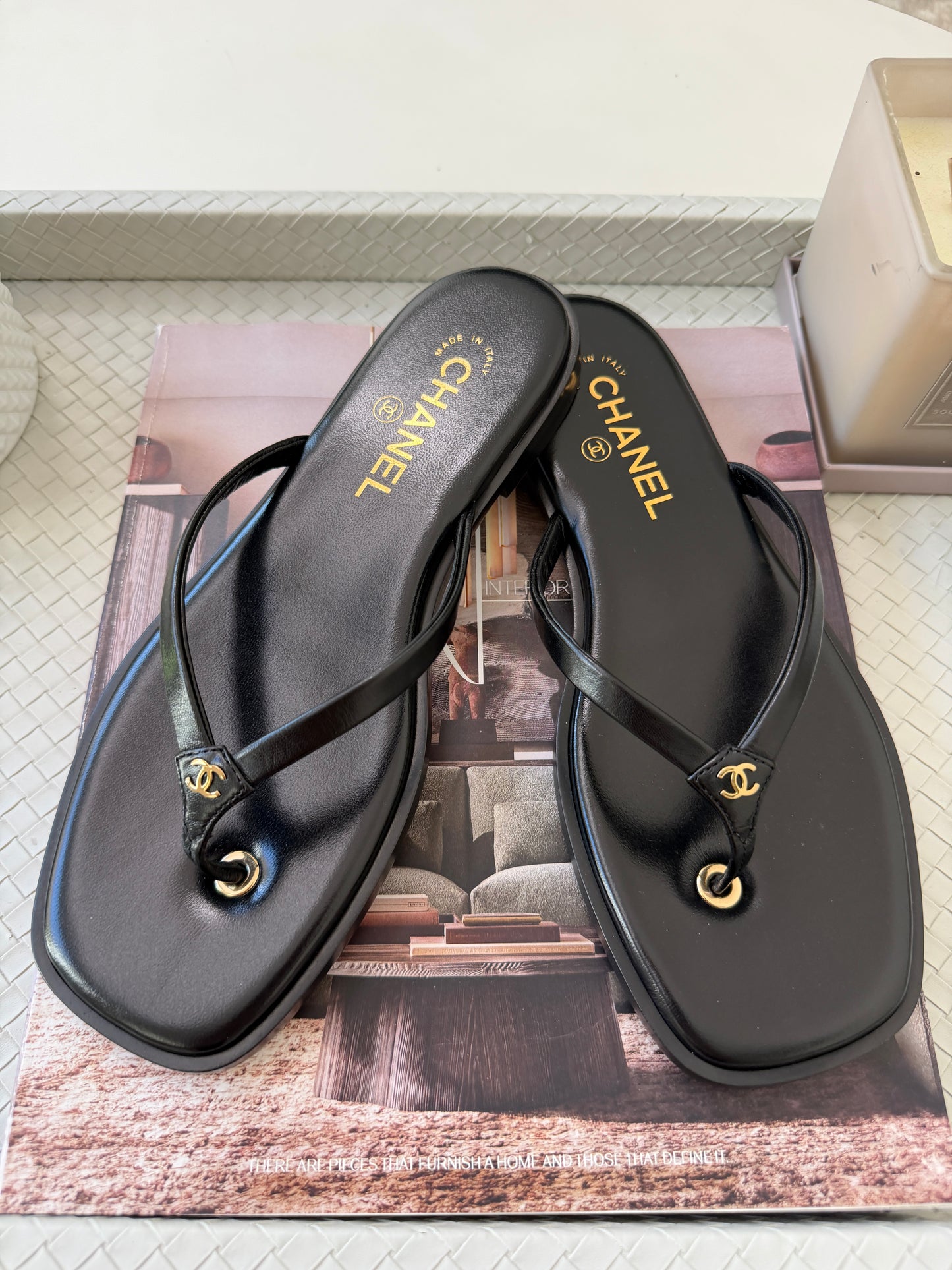 Chanel 2026 MÉTIERS D’ART Black Leather Gold CC Logo Flip Flops Slides Flat Sandals Thongs