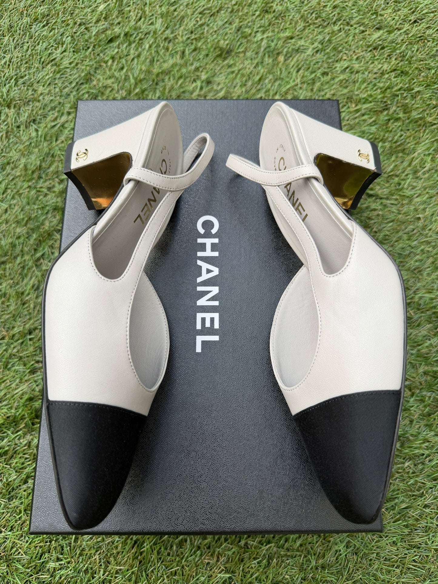 CHANEL CLASSIC LOGO LIGHT GRAY LEATHER SLINGBACK LOW HEEL SLINGBACKS CAP TOE