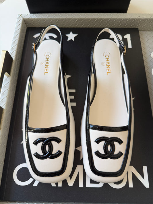 Chanel 26B White Black Blanc Noir Lambskin Patent Square Toe Bold CC Logo Slingback Flats Sling