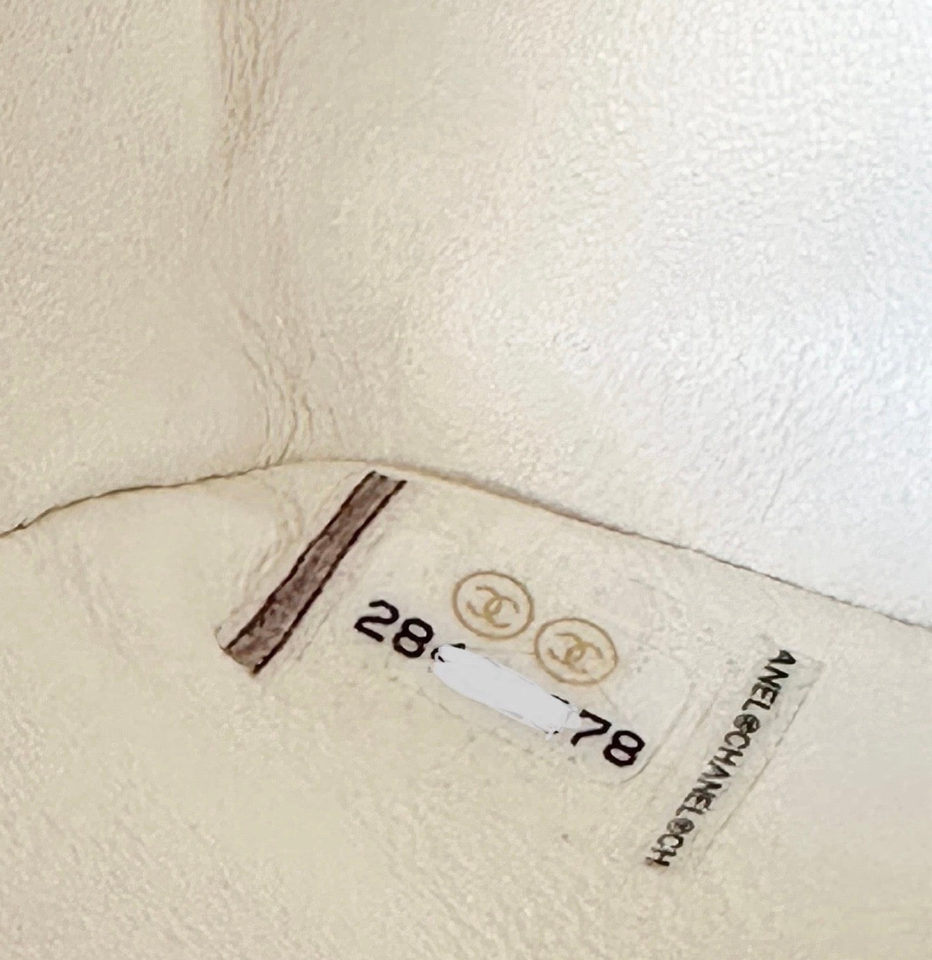 CHANEL WHITE CAVIAR LEATHER MEDIUM CLASSIC DOUBLE FLAP BAG LIGHT GOLD HARDWARE